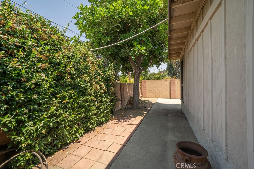 5005 N Rimhurst Avenue