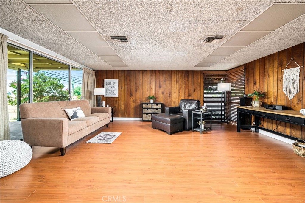 5005 N Rimhurst Avenue