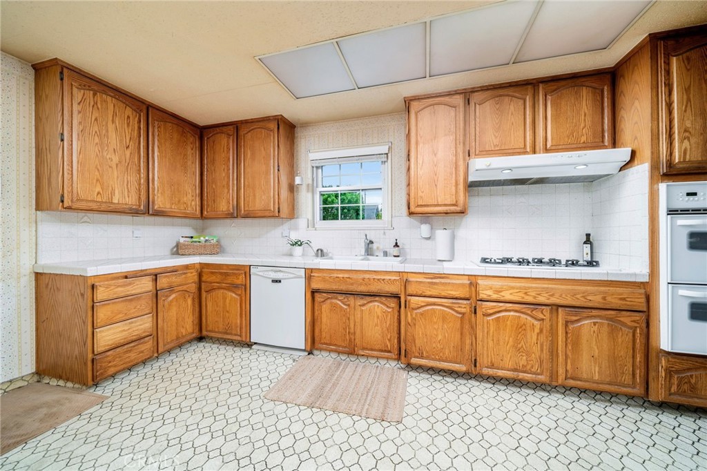 5005 N Rimhurst Avenue