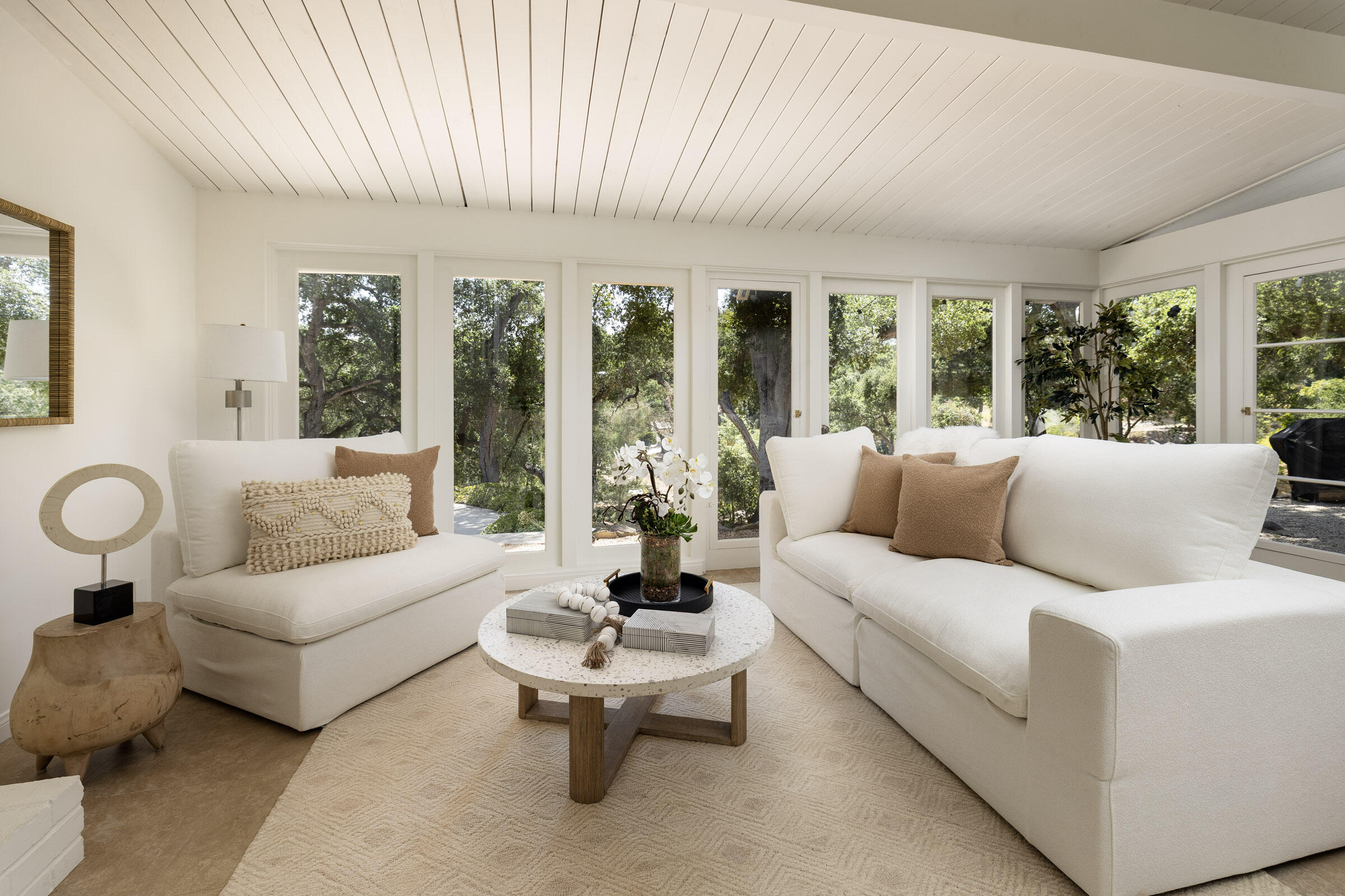 1067 E Mountain Drive