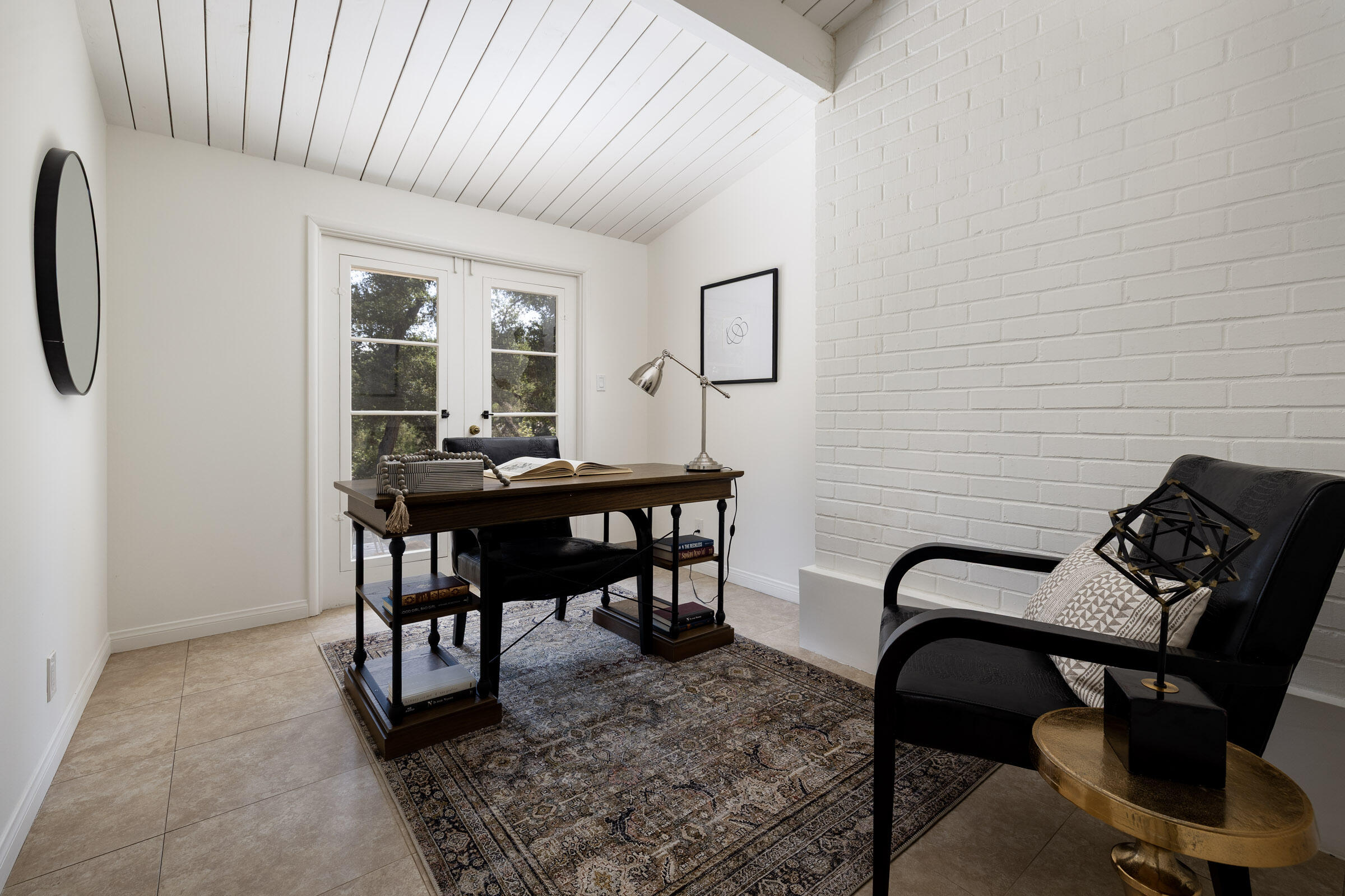 1067 E Mountain Drive