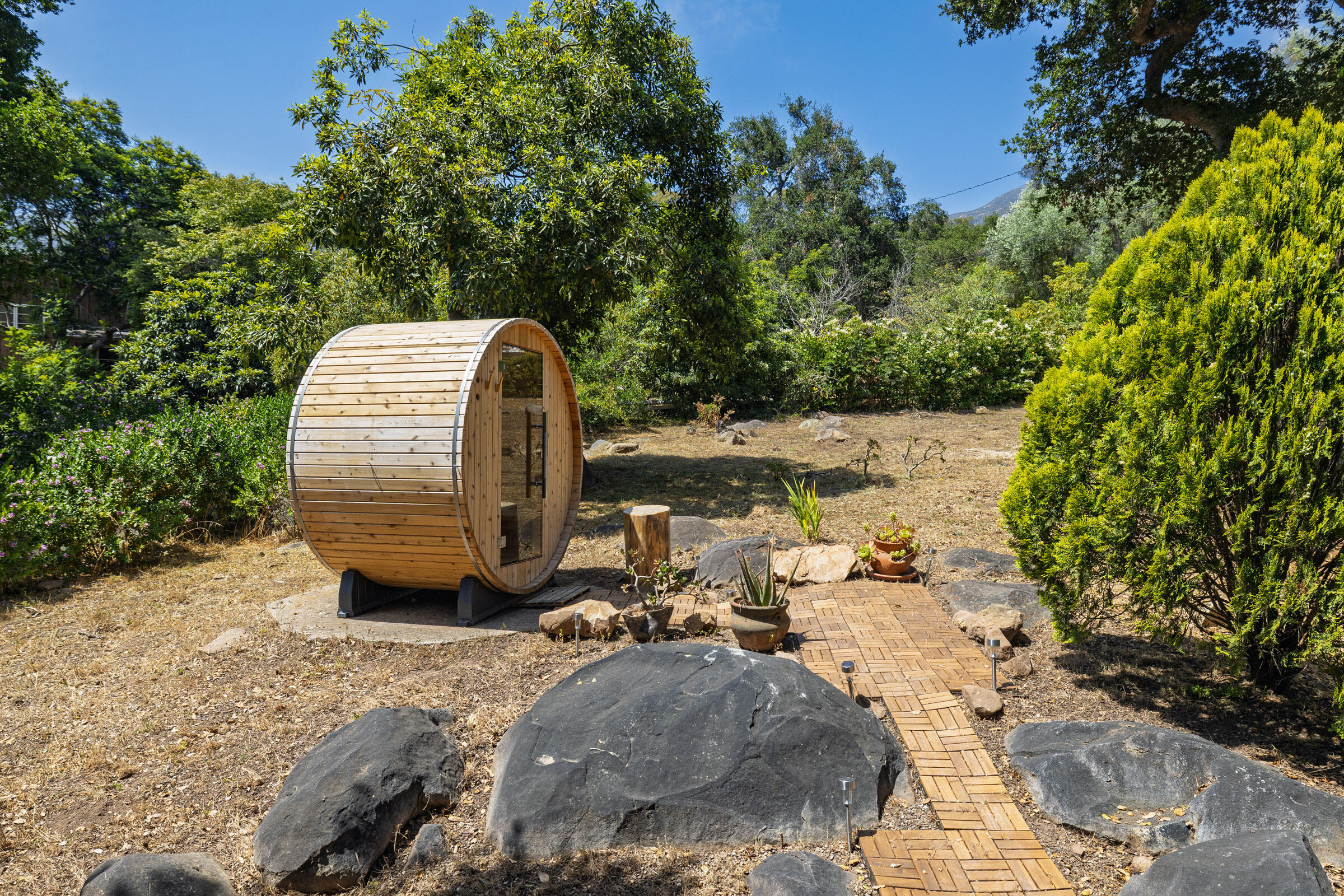 1067 E Mountain Drive