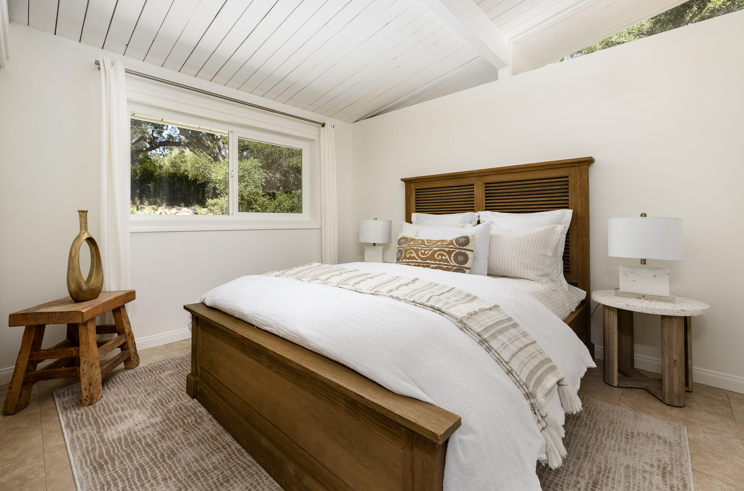 1067 E Mountain Drive