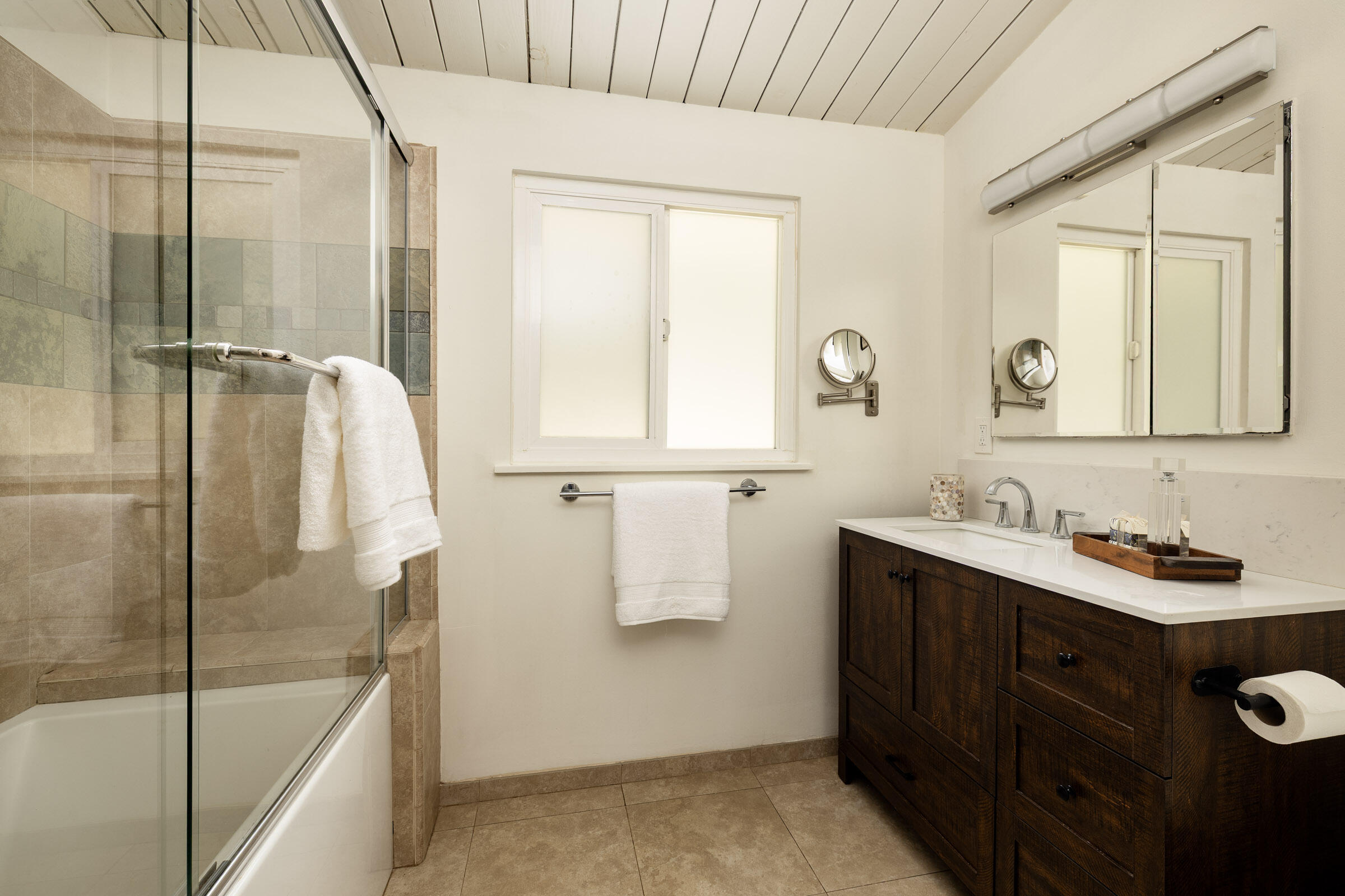 1067 E Mountain Drive