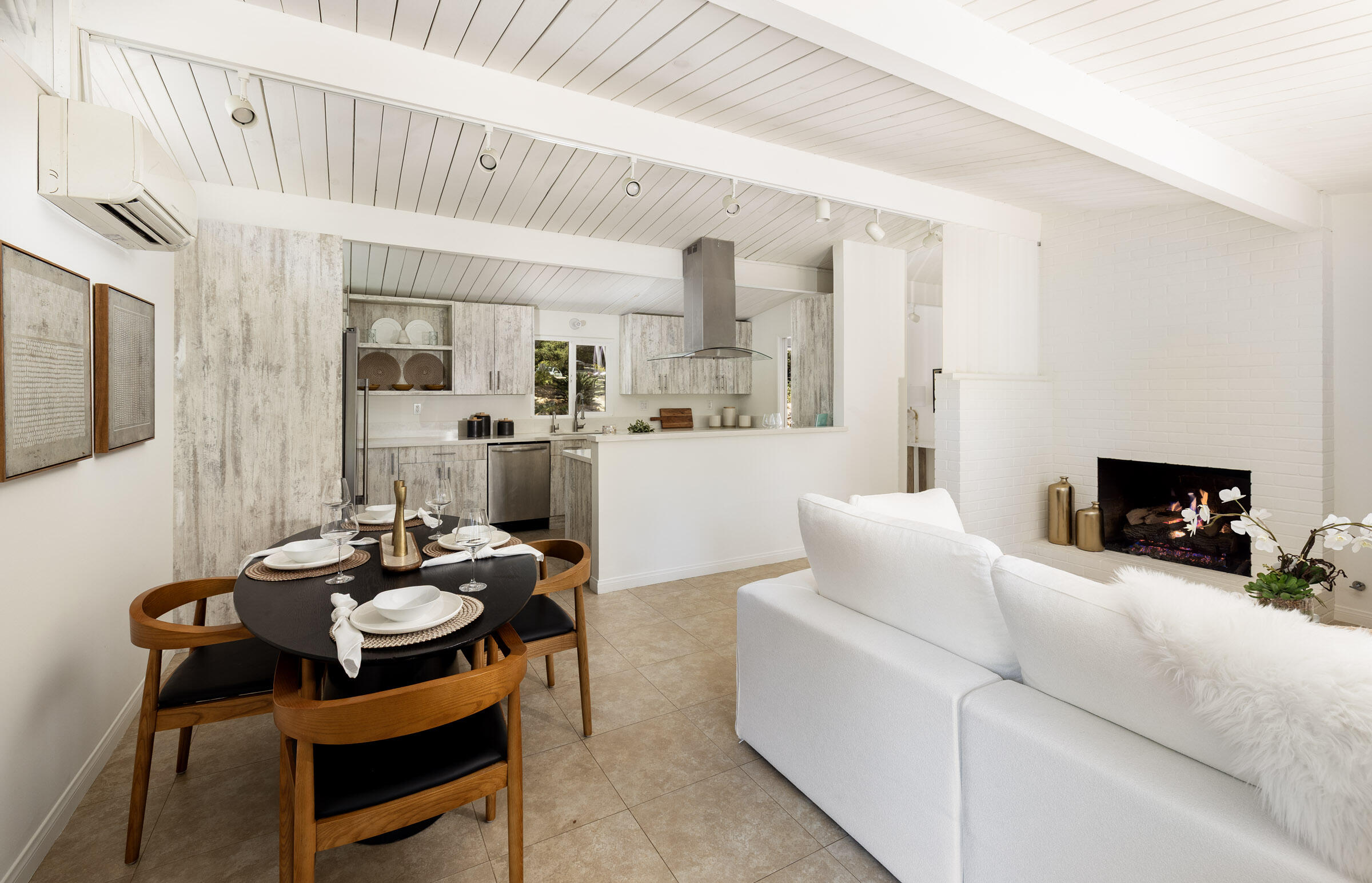 1067 E Mountain Drive