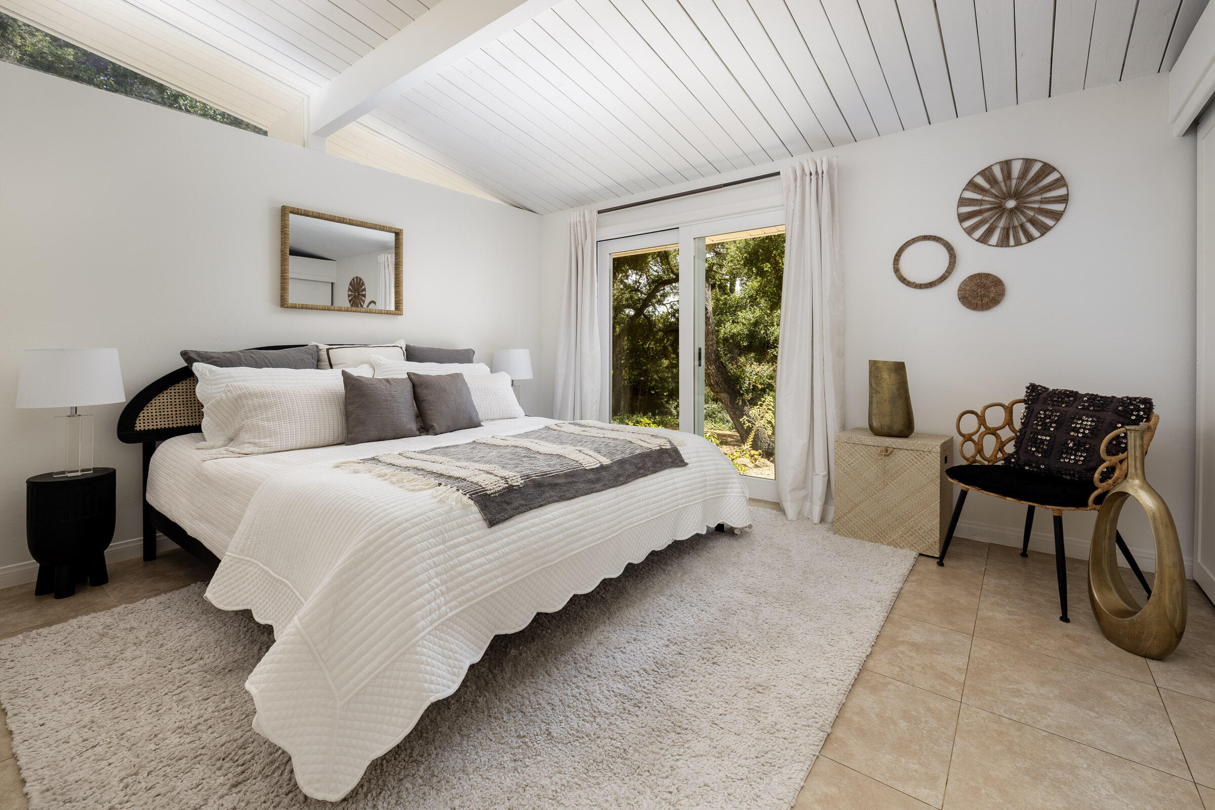 1067 E Mountain Drive