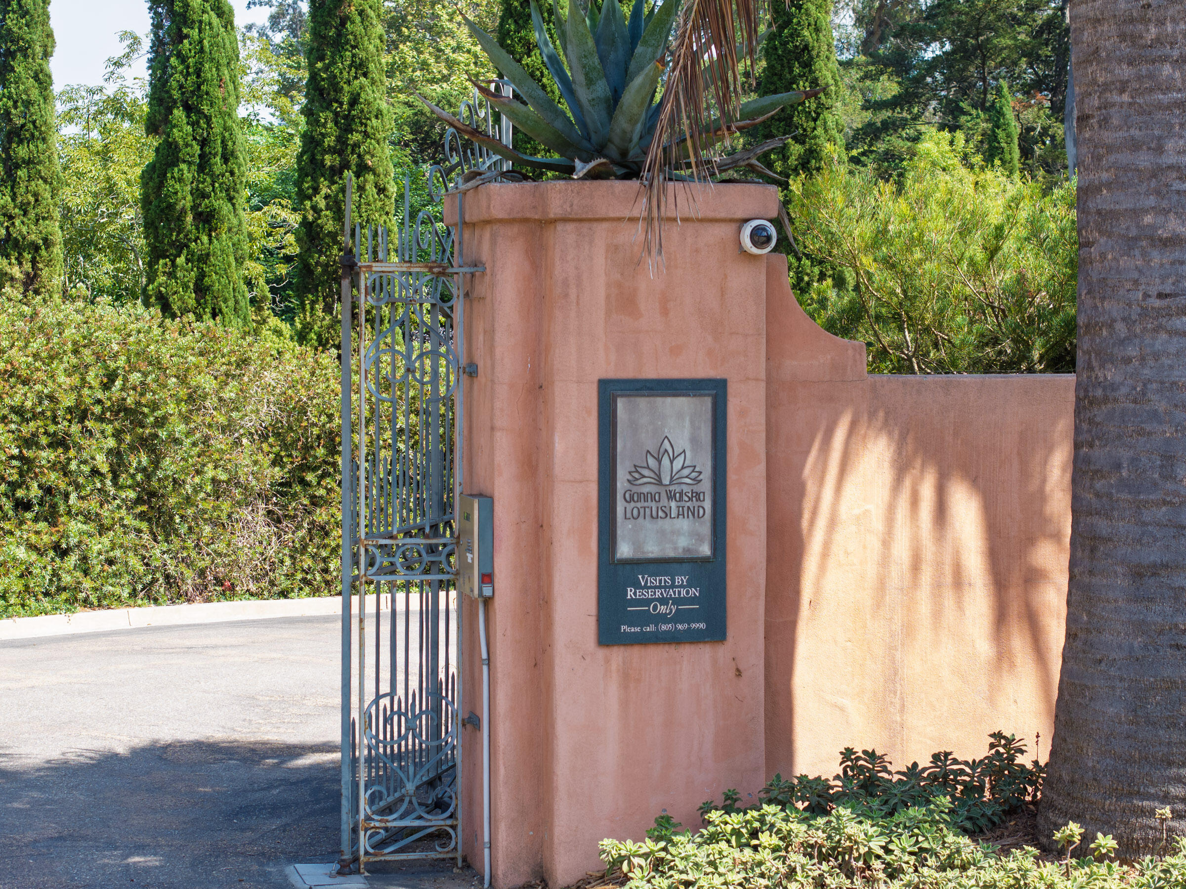 1067 E Mountain Drive