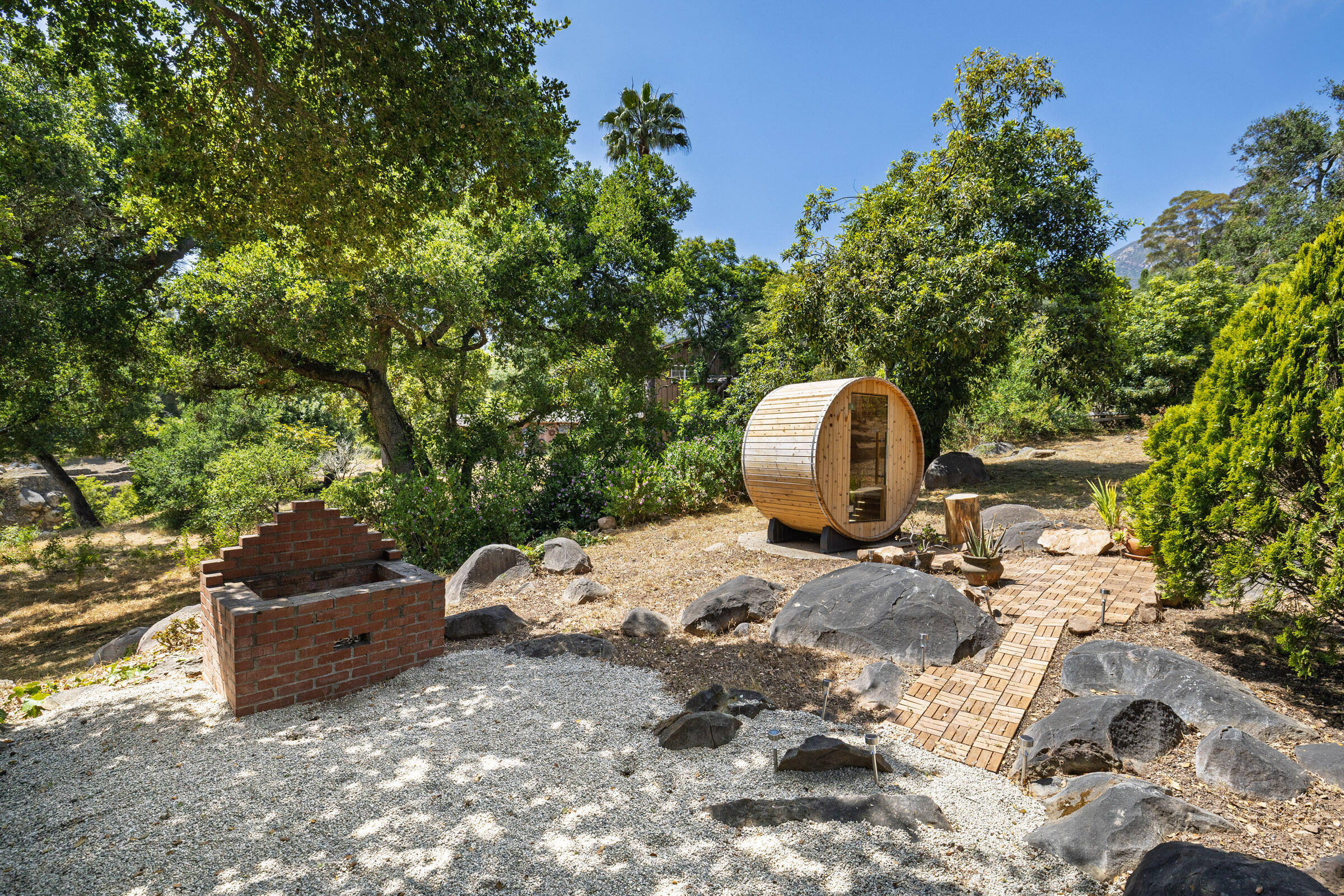 1067 E Mountain Drive