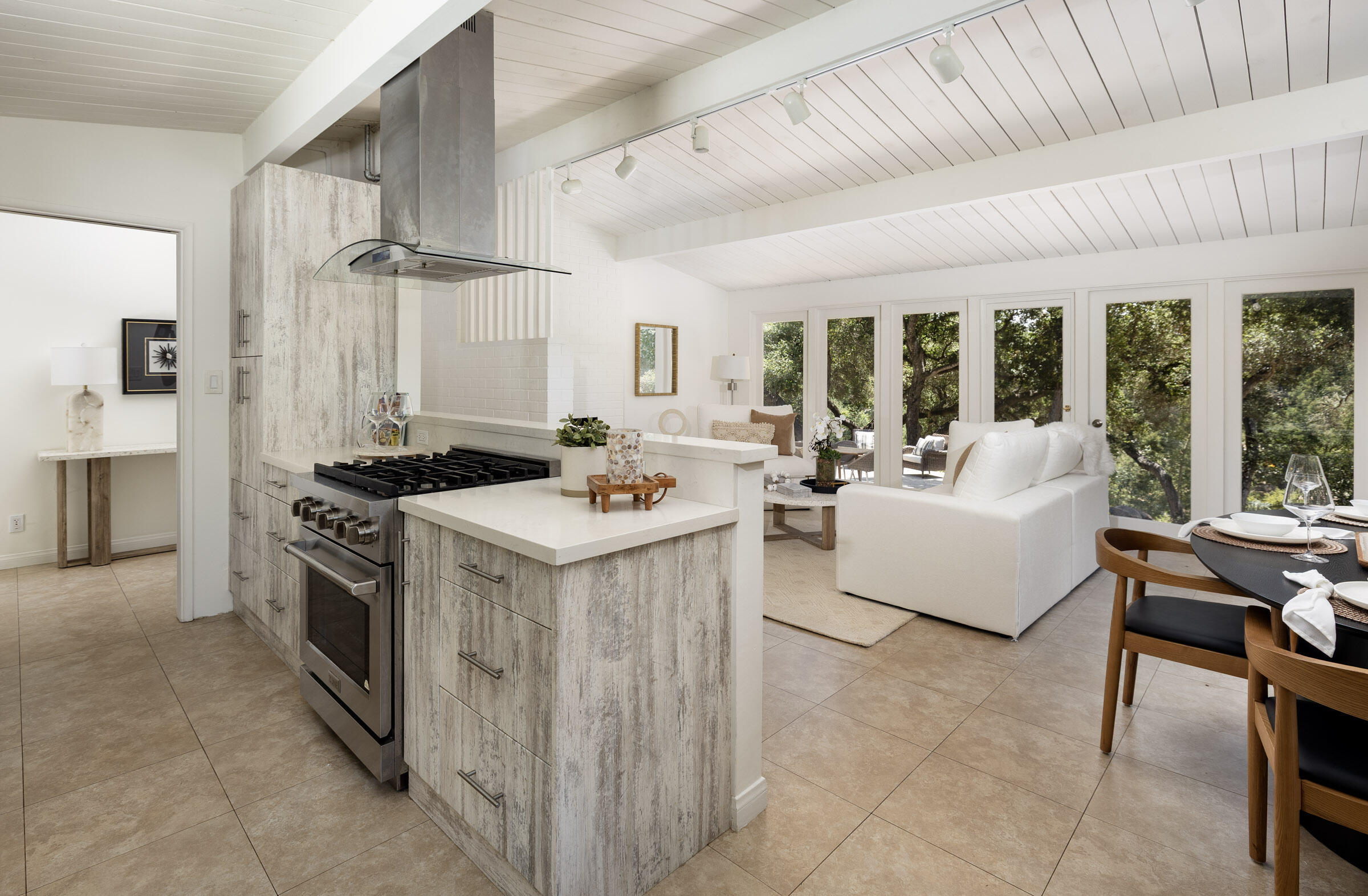 1067 E Mountain Drive