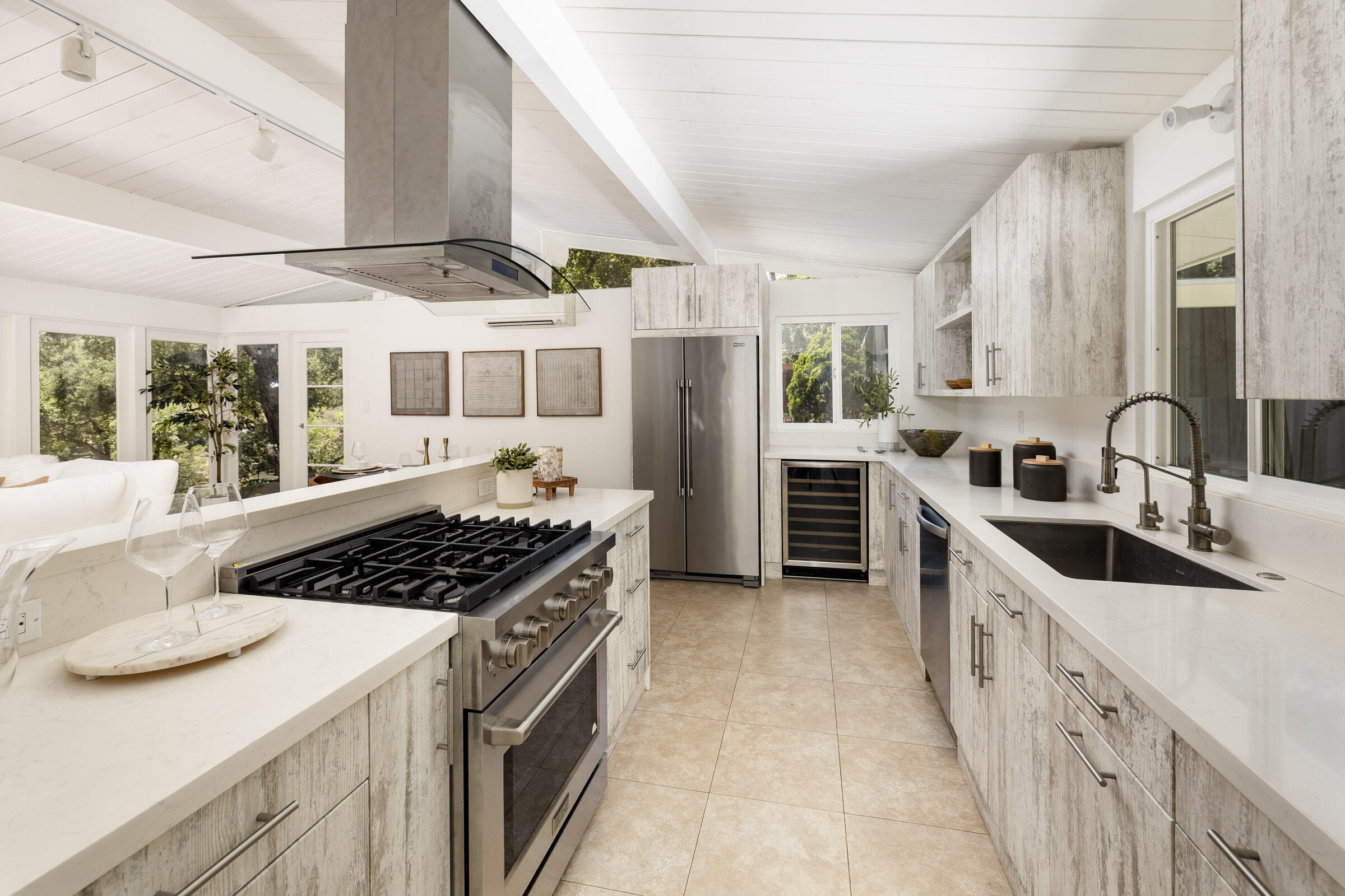 1067 E Mountain Drive