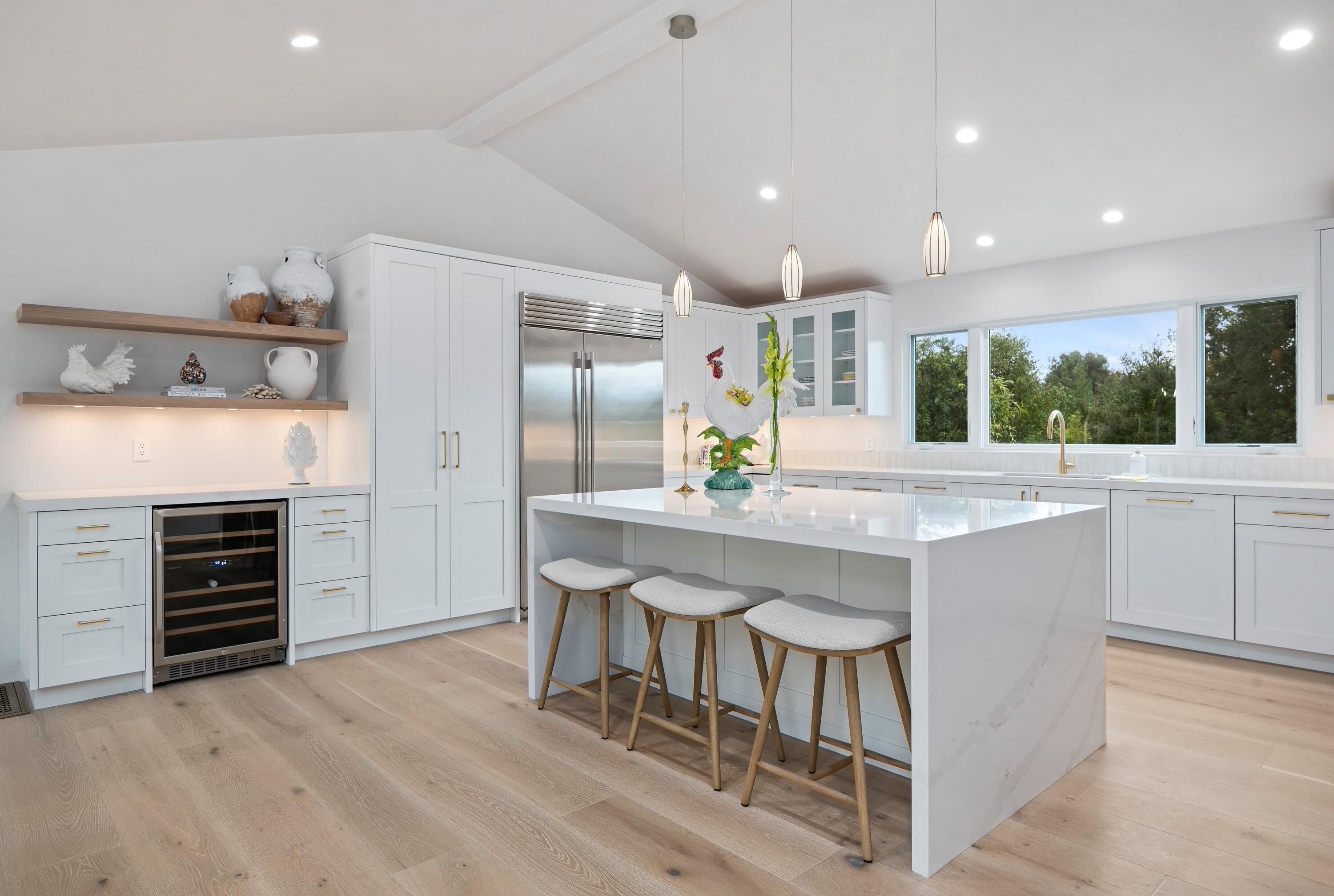 1071 E Mountain Drive