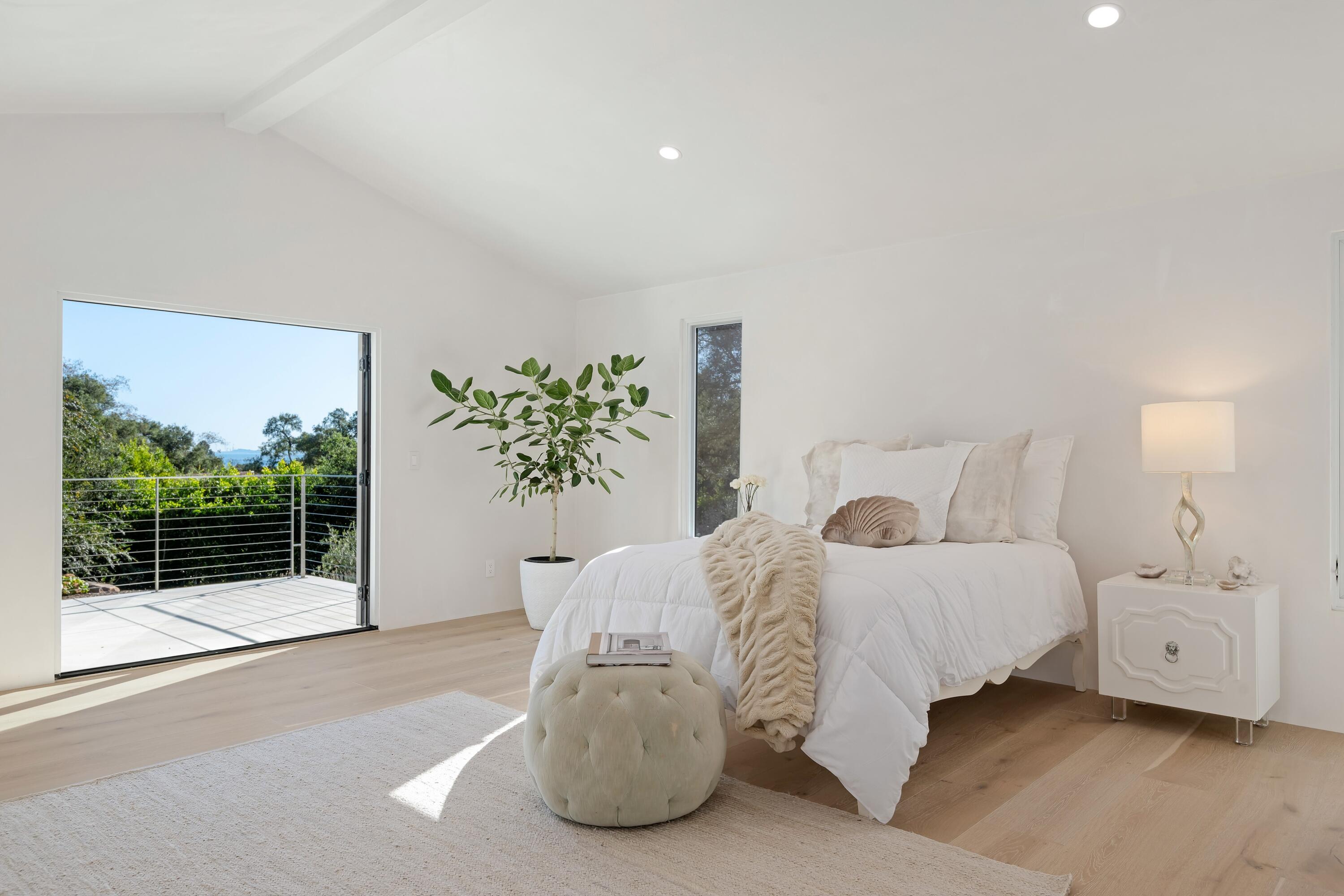 1071 E Mountain Drive