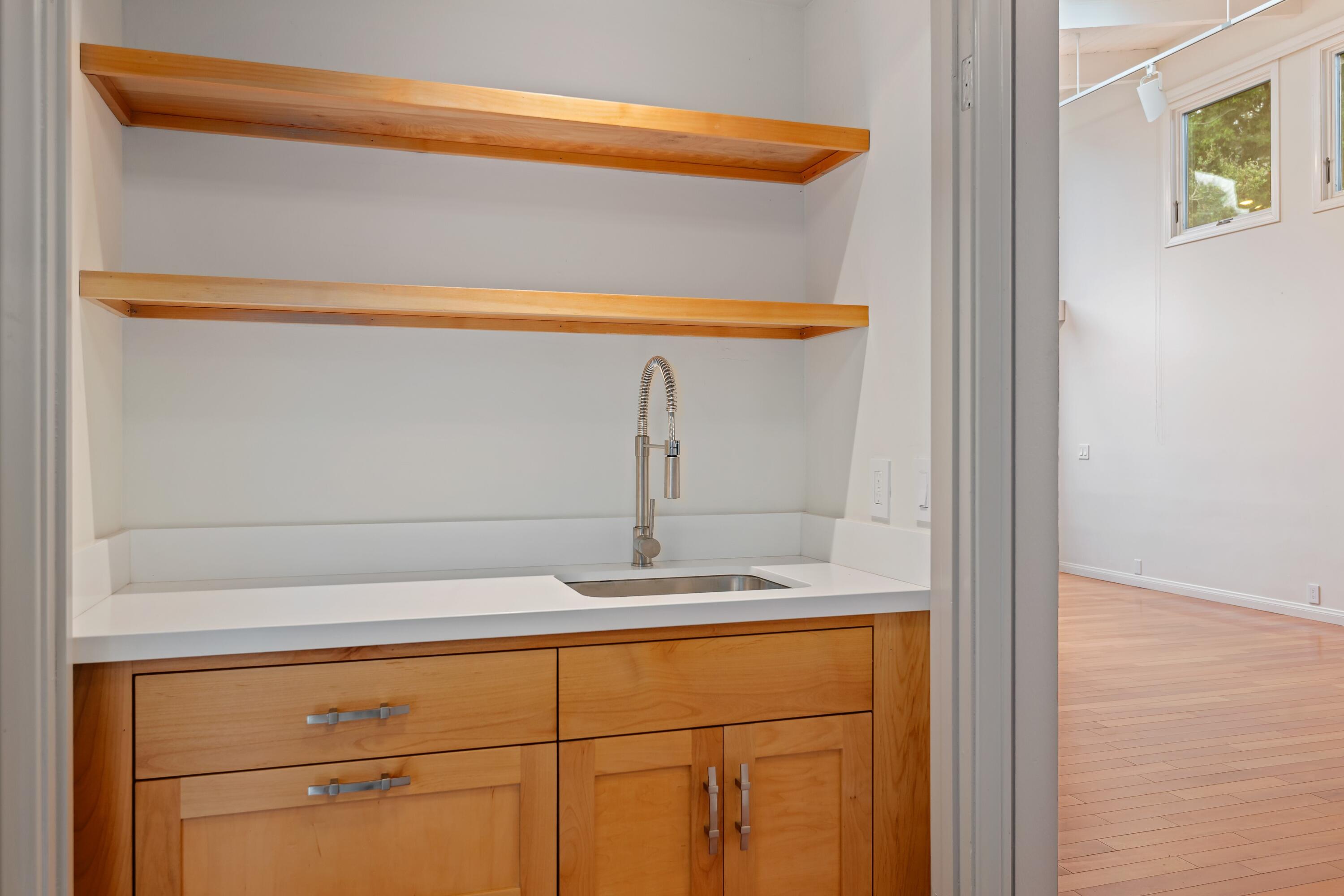 1071 E Mountain Drive