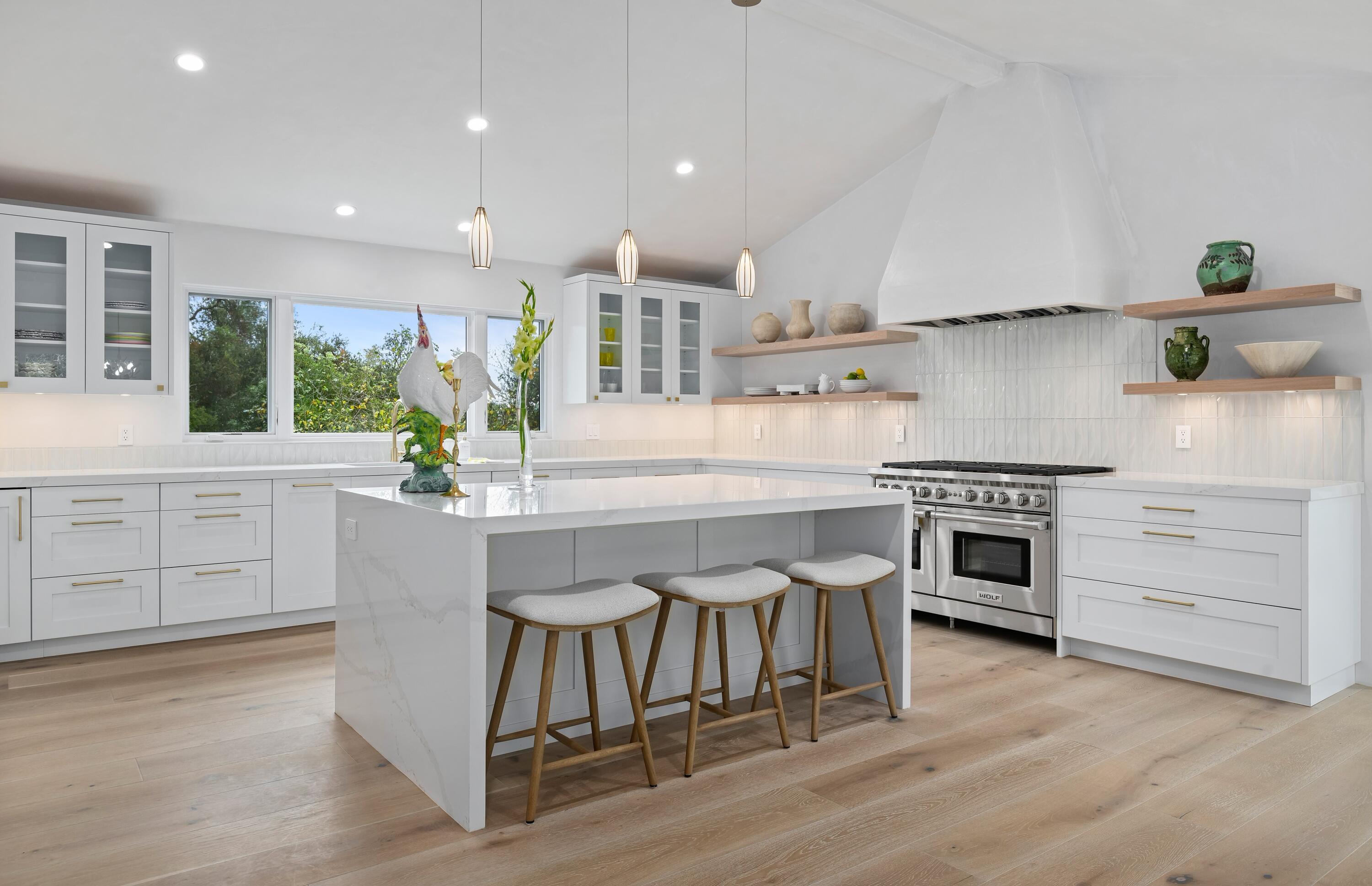 1071 E Mountain Drive