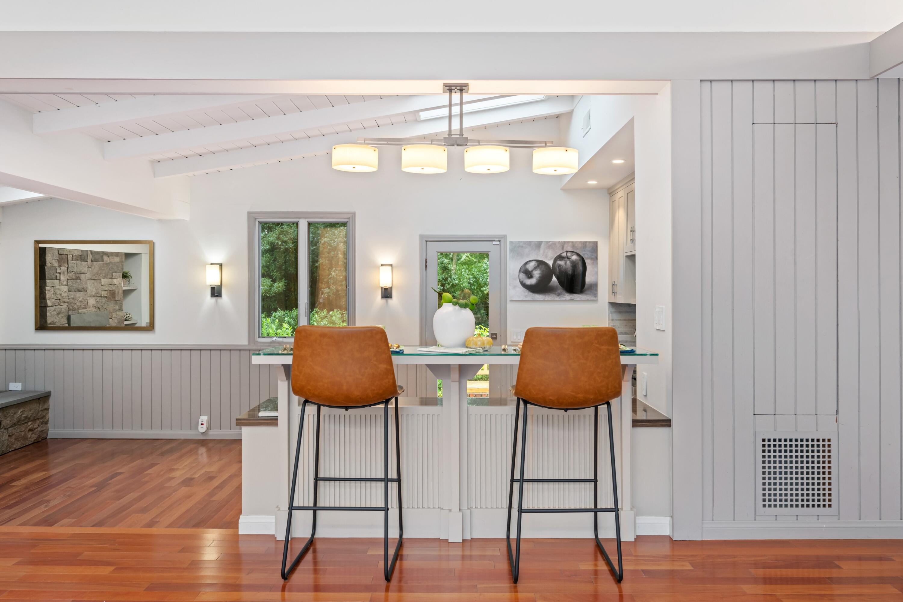 1071 E Mountain Drive