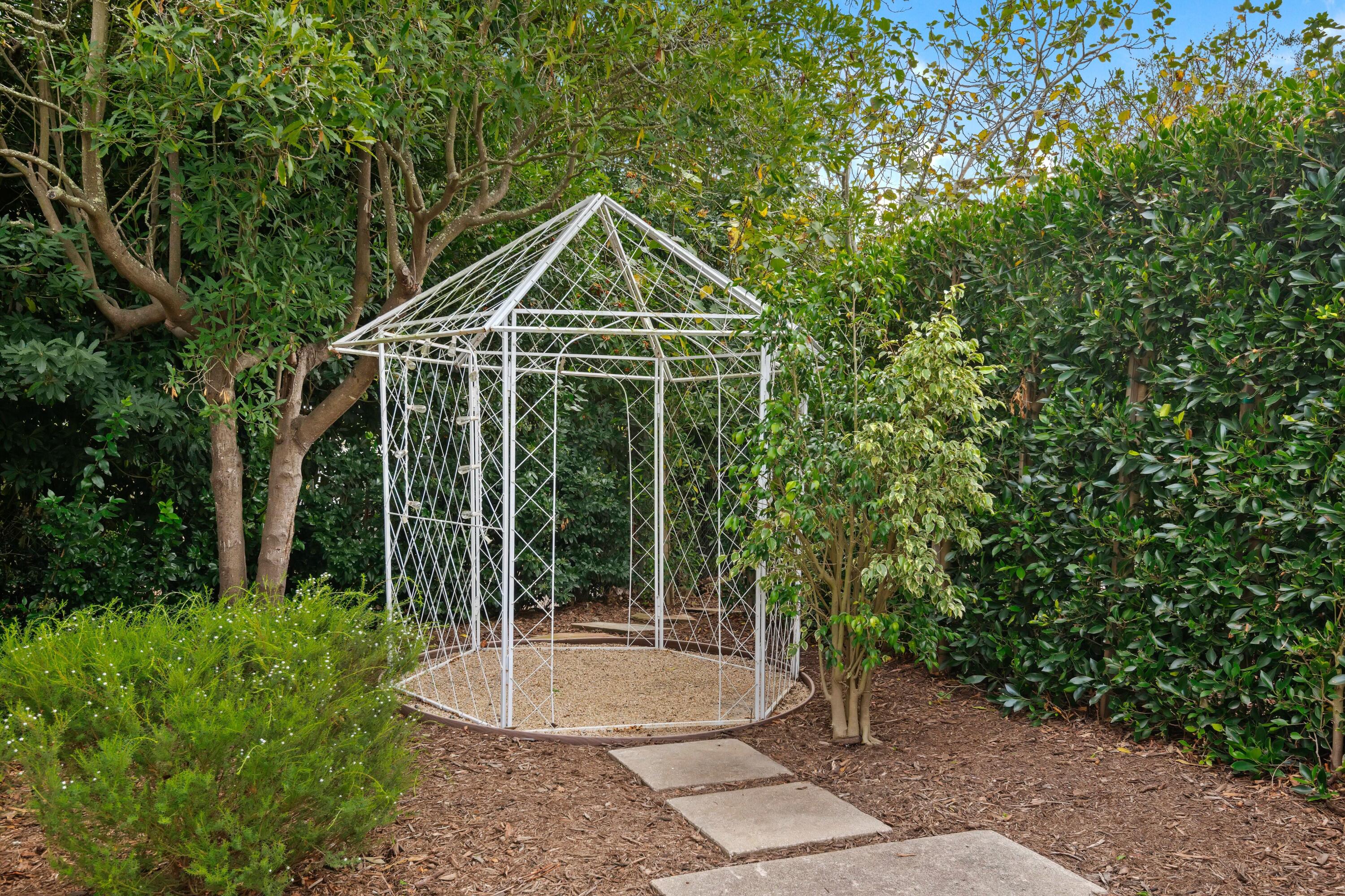 1071 E Mountain Drive