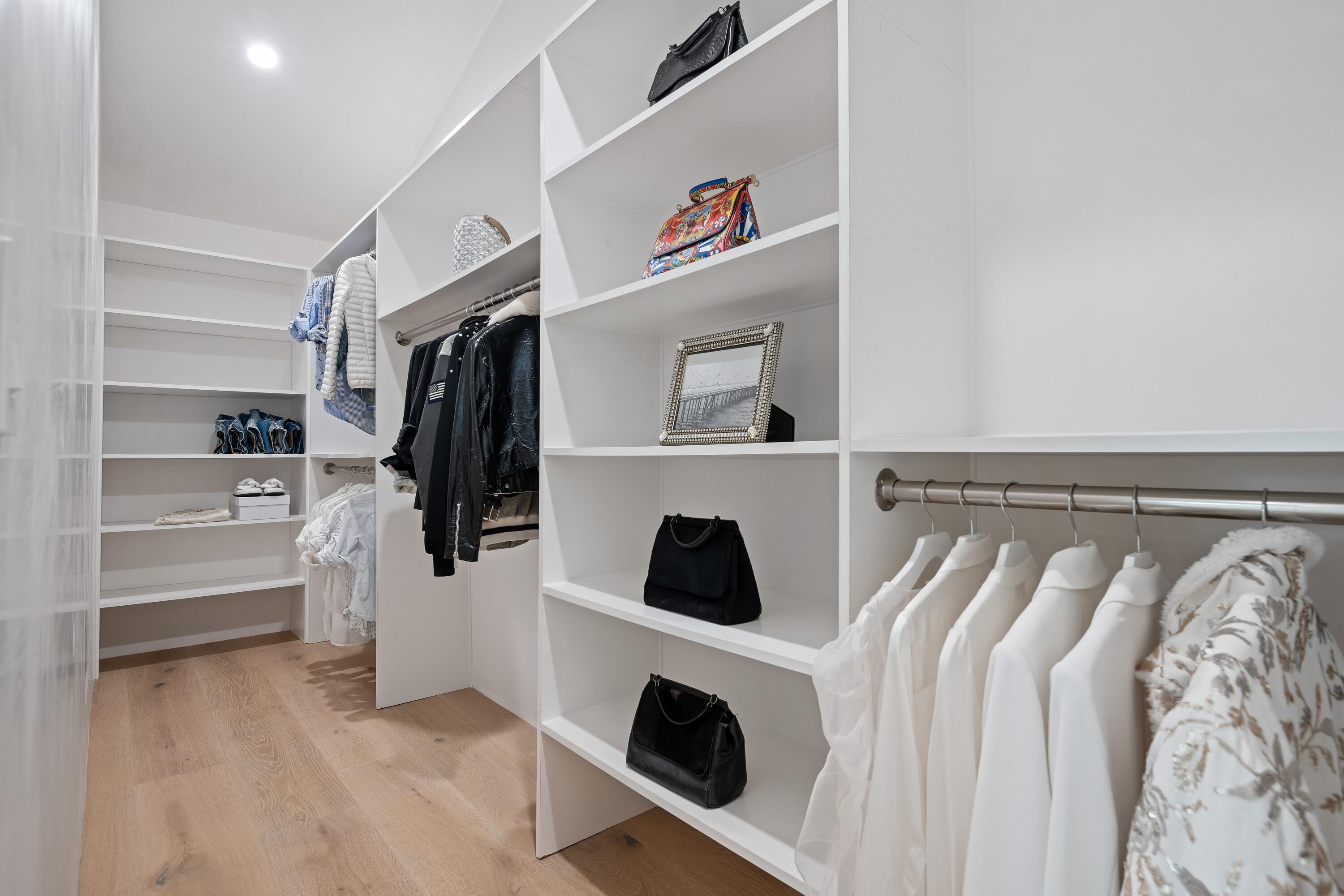 1071 E Mountain Drive