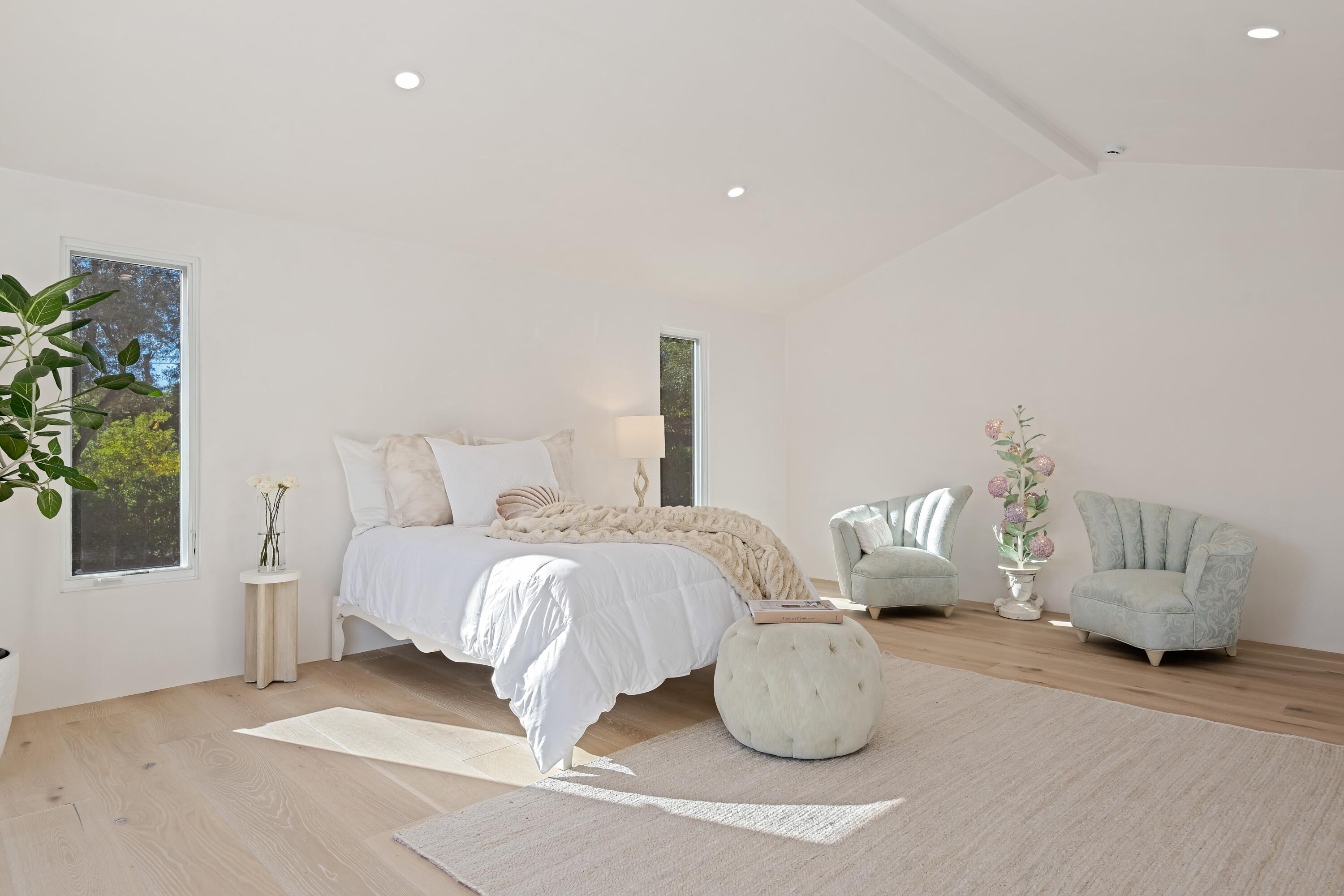 1071 E Mountain Drive