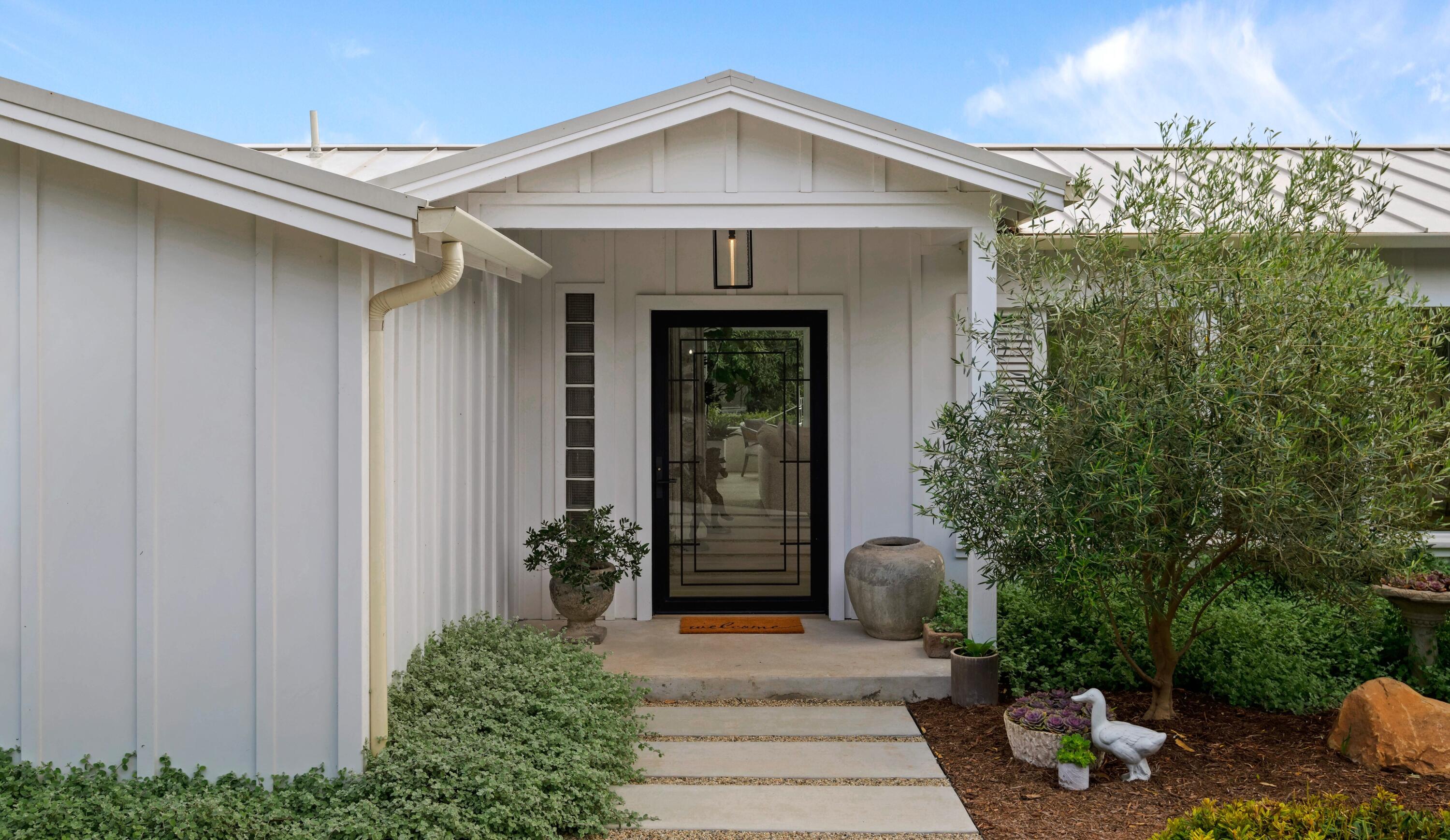 1071 E Mountain Drive