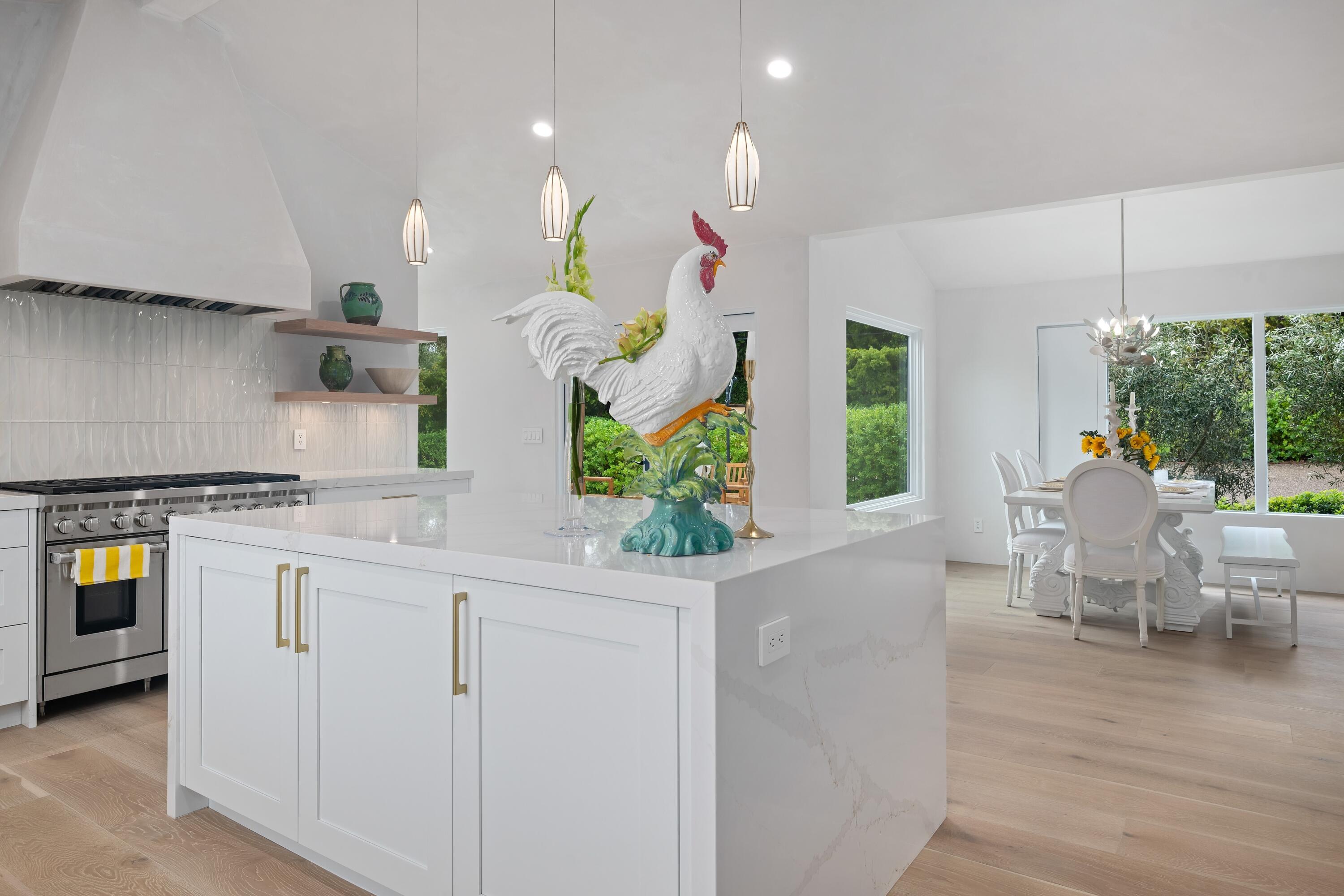 1071 E Mountain Drive