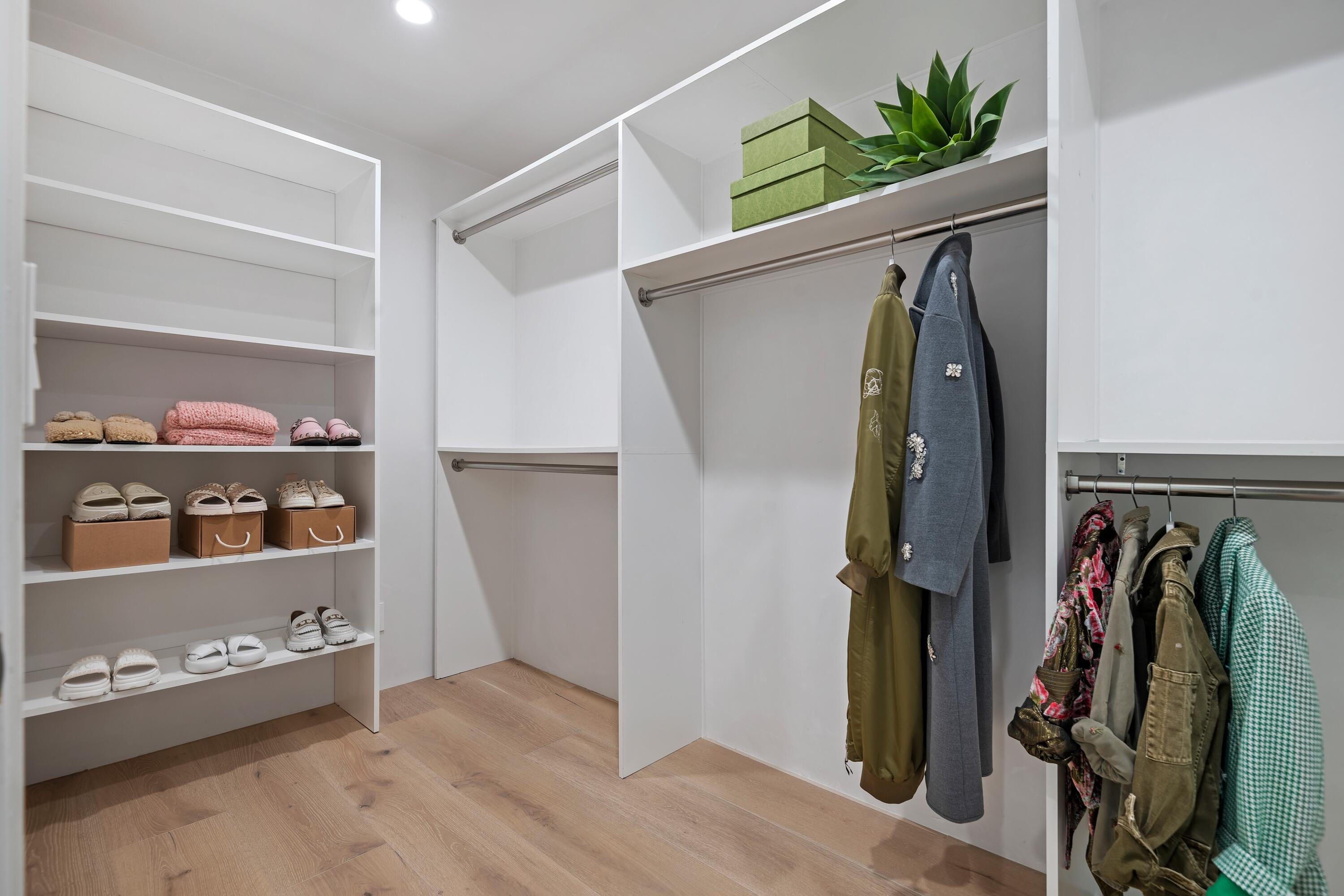 1071 E Mountain Drive