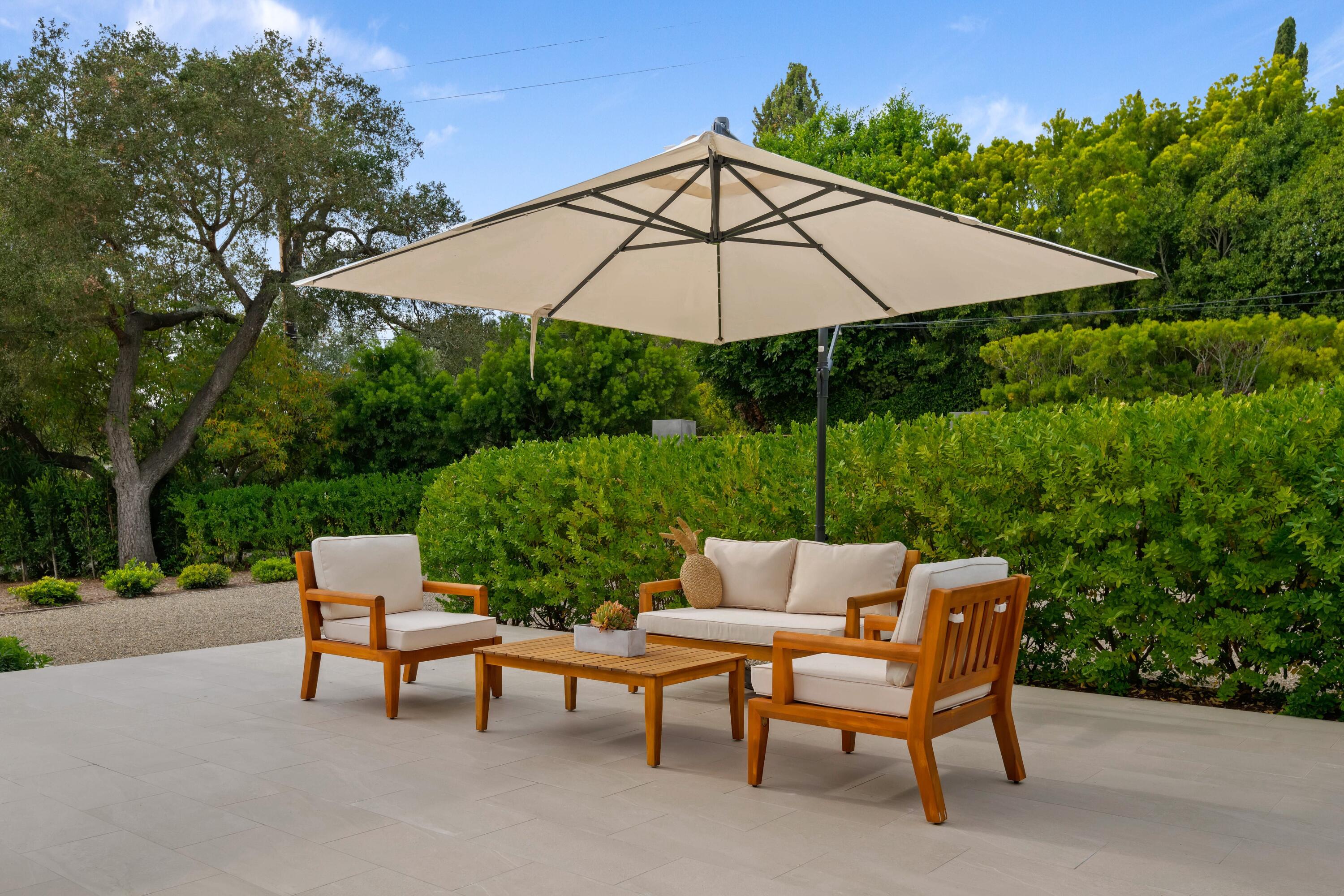 1071 E Mountain Drive