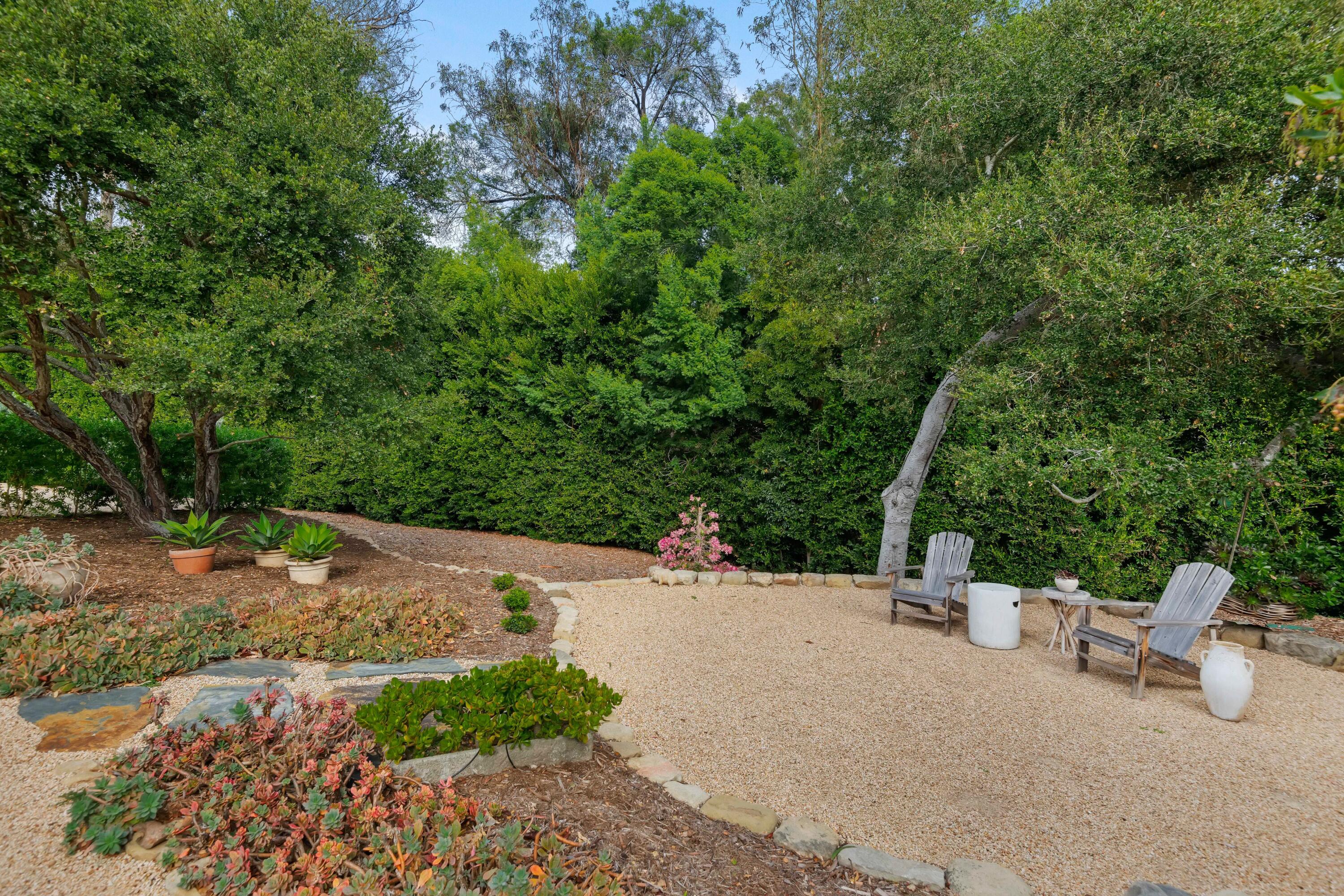 1071 E Mountain Drive