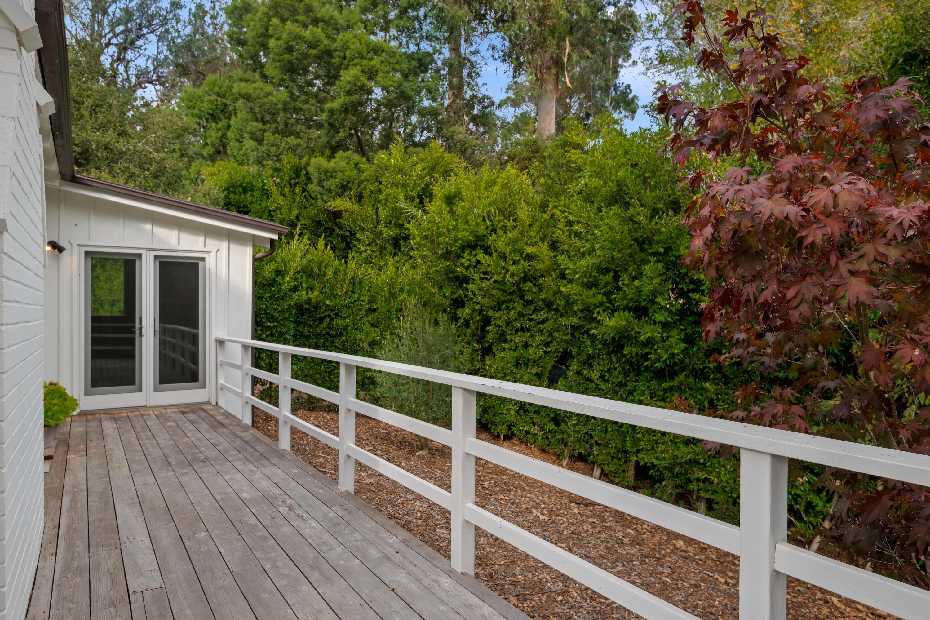 1071 E Mountain Drive