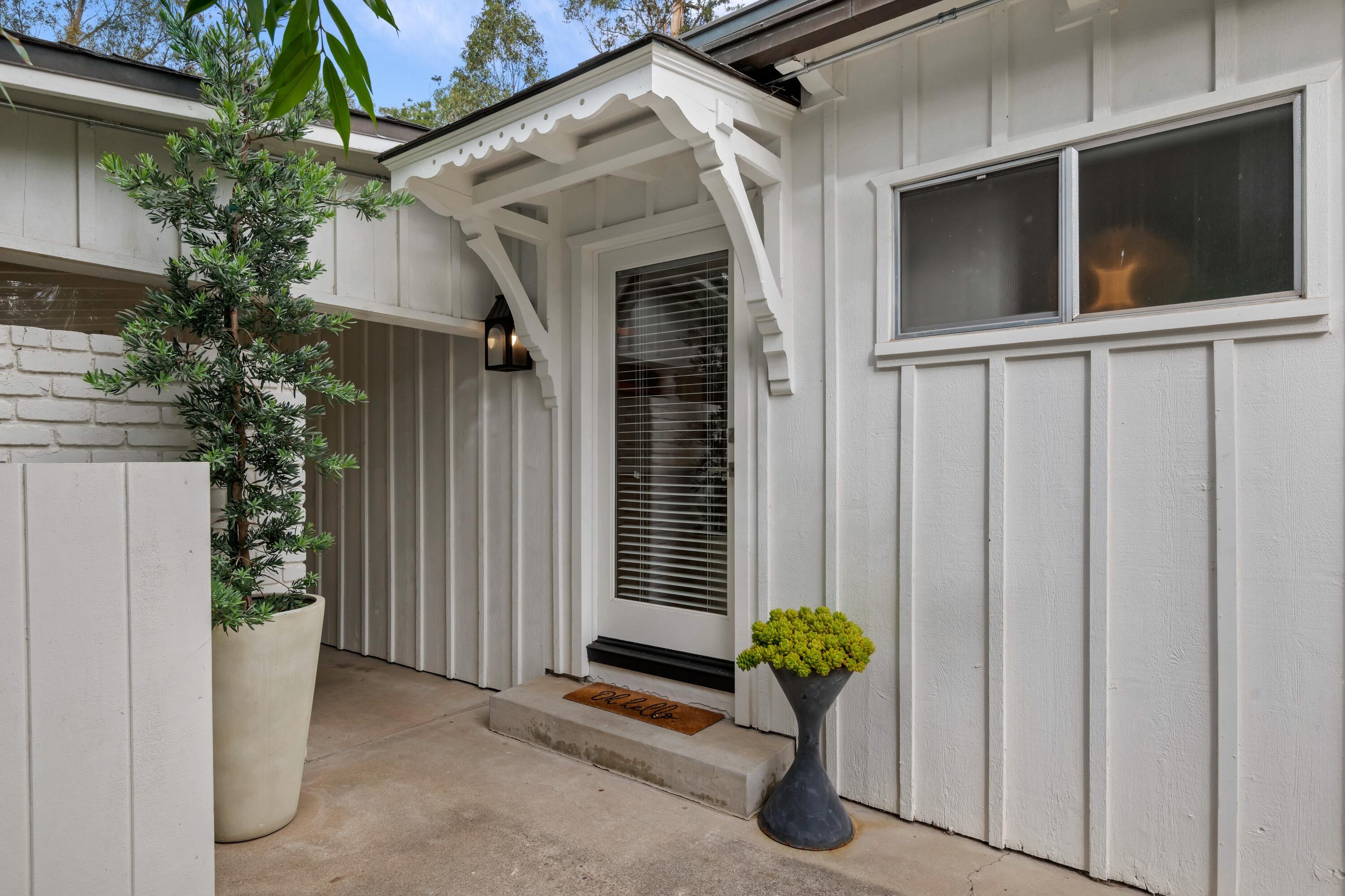 1071 E Mountain Drive