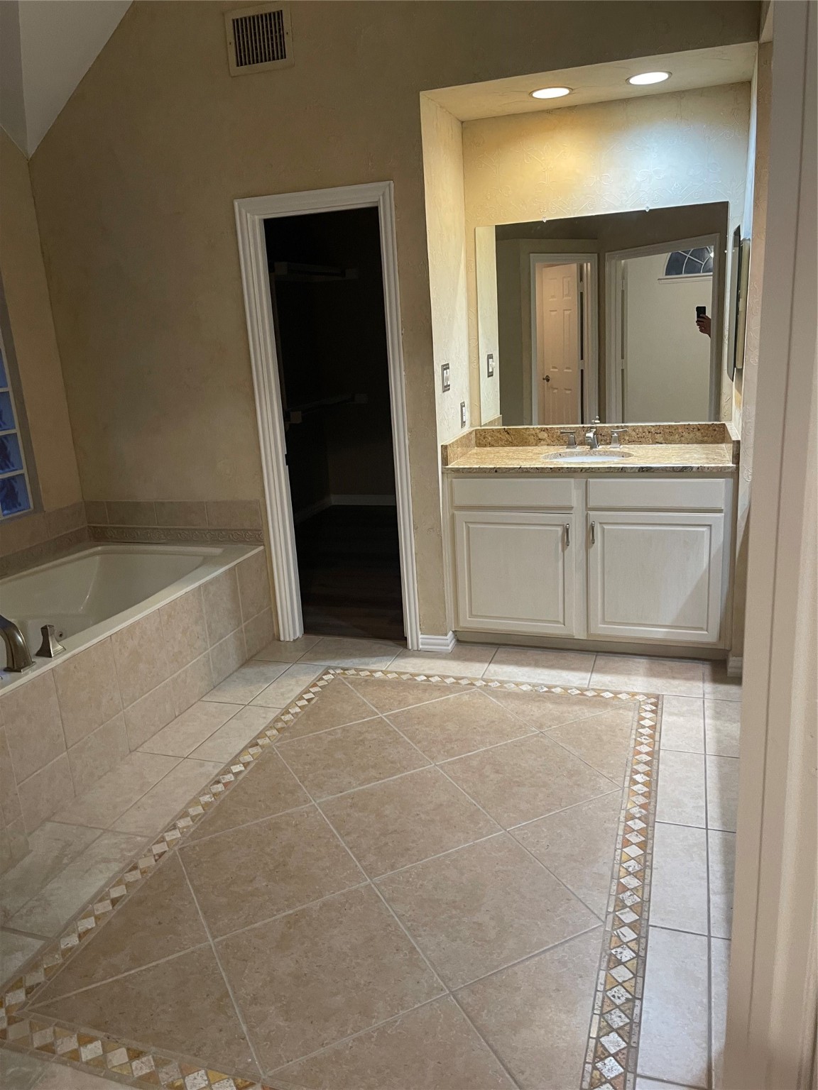 3808 Hunters Trail