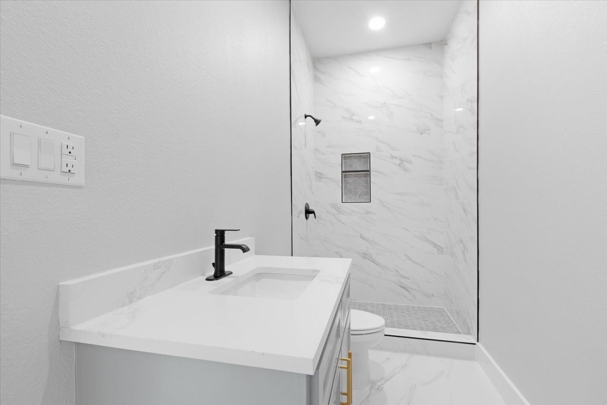 5625 Shady Crest Trail