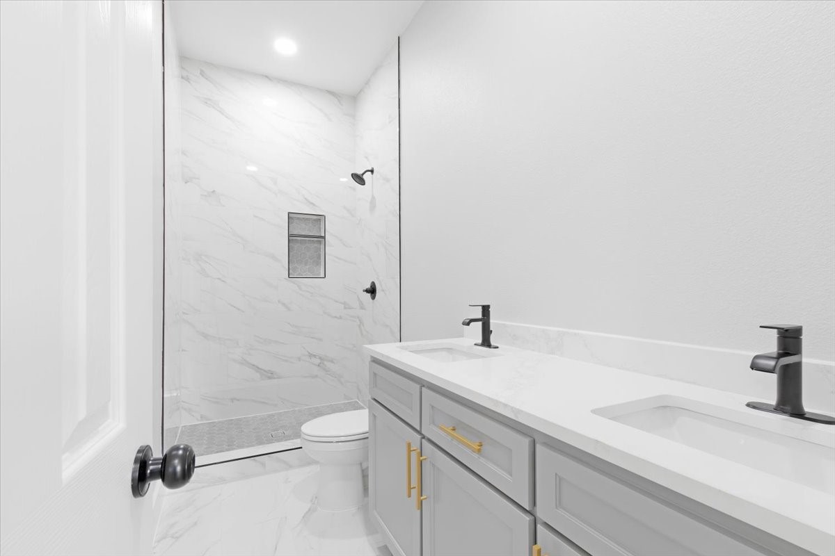 5625 Shady Crest Trail