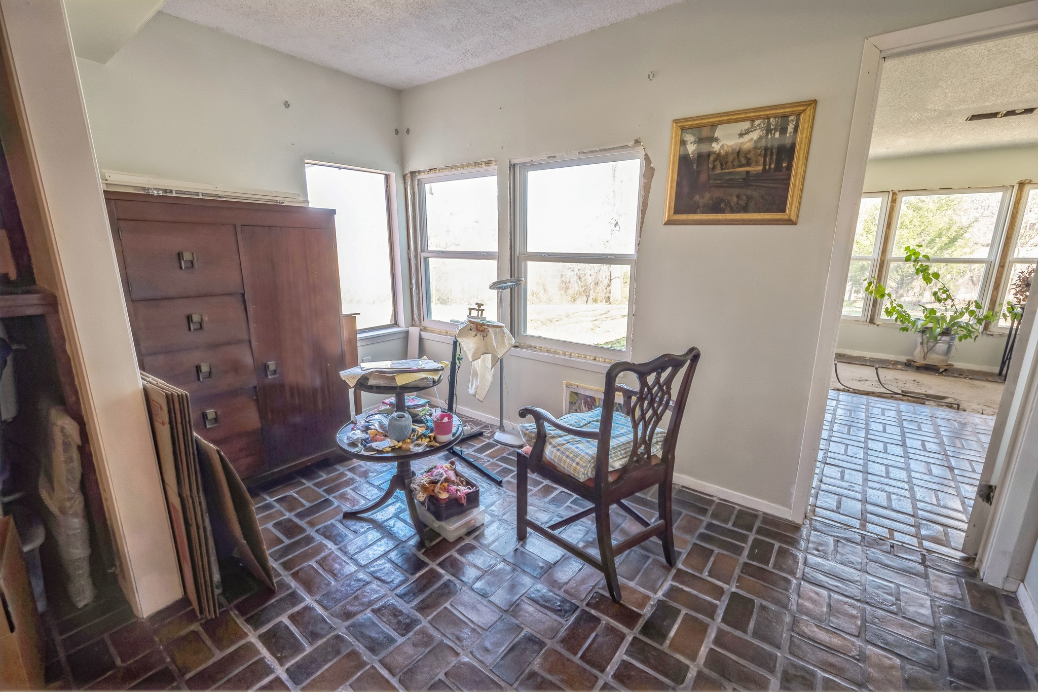 1587 E US Highway 80 S