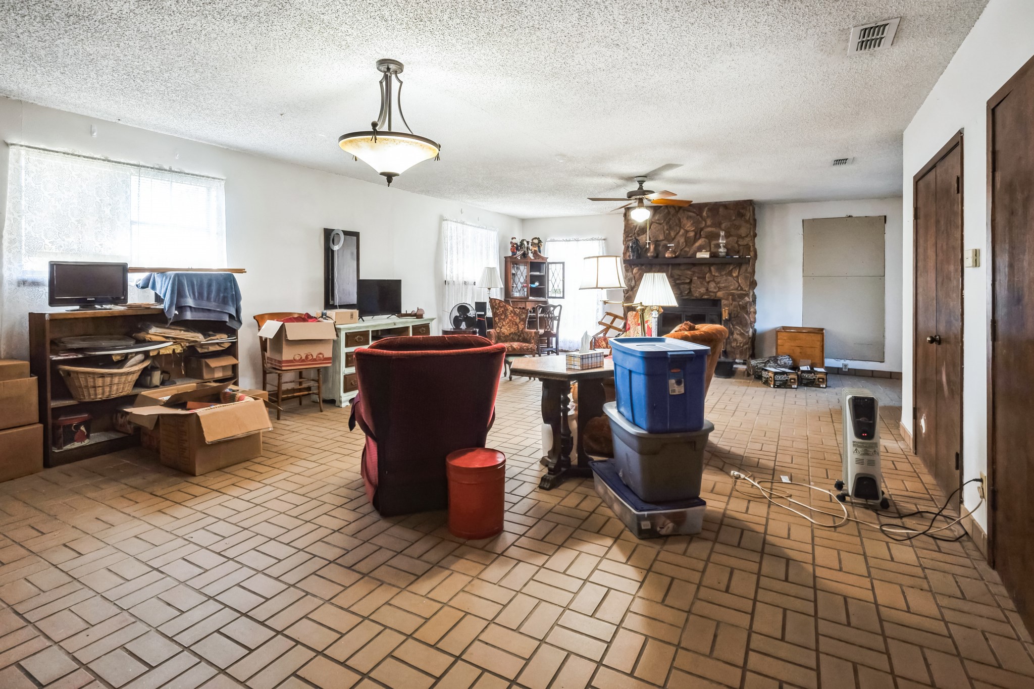 1587 E US Highway 80 S