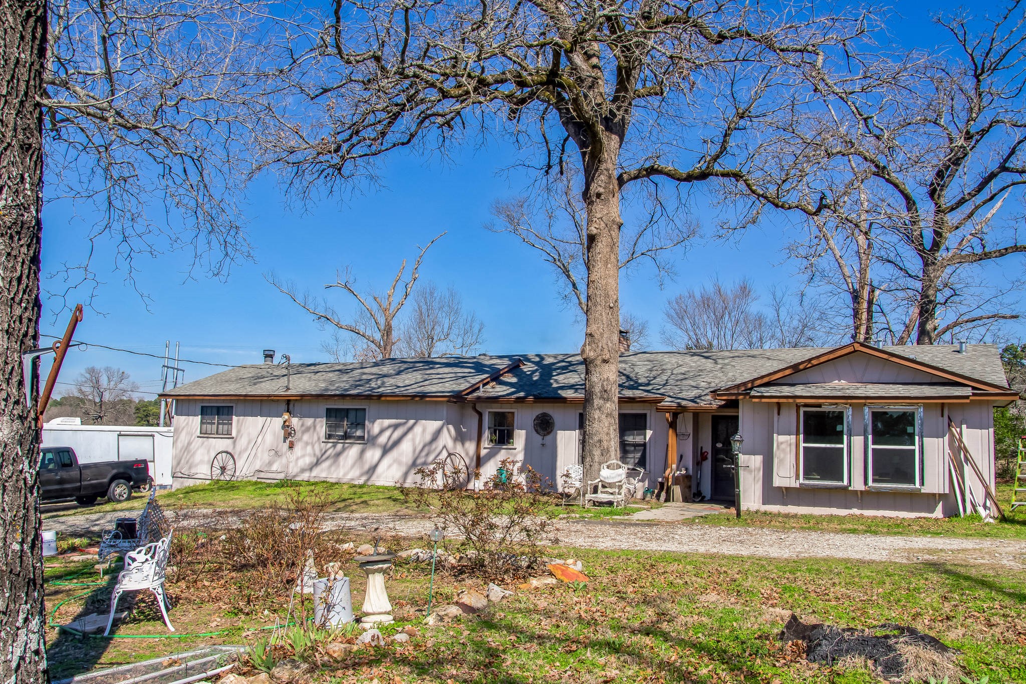 1587 E US Highway 80 S