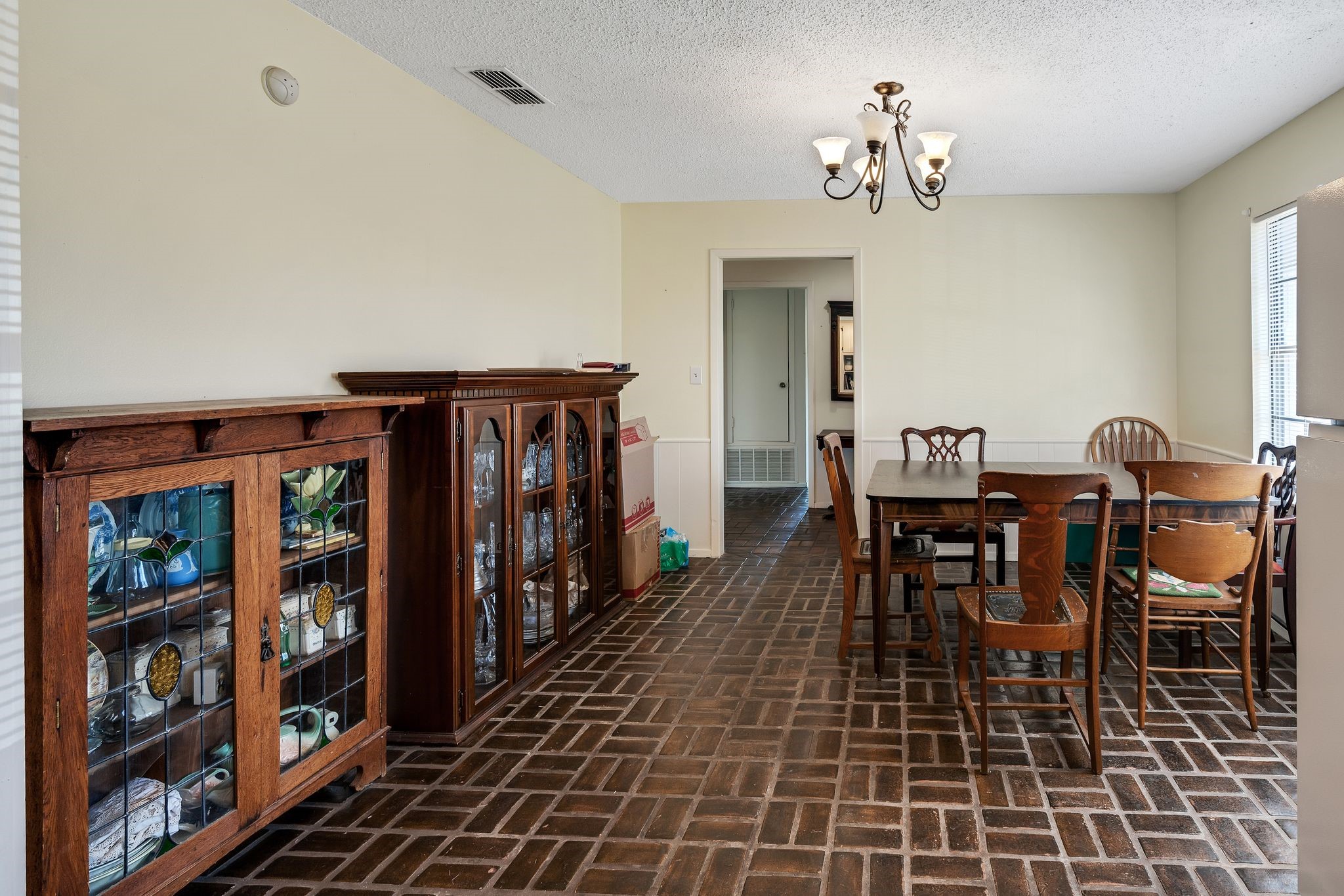 1587 E US Highway 80 S