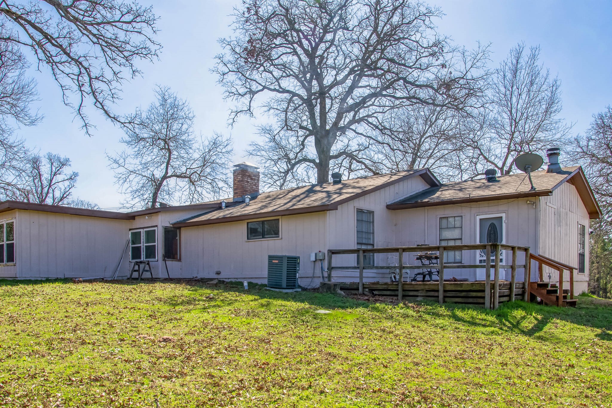 1587 E US Highway 80 S