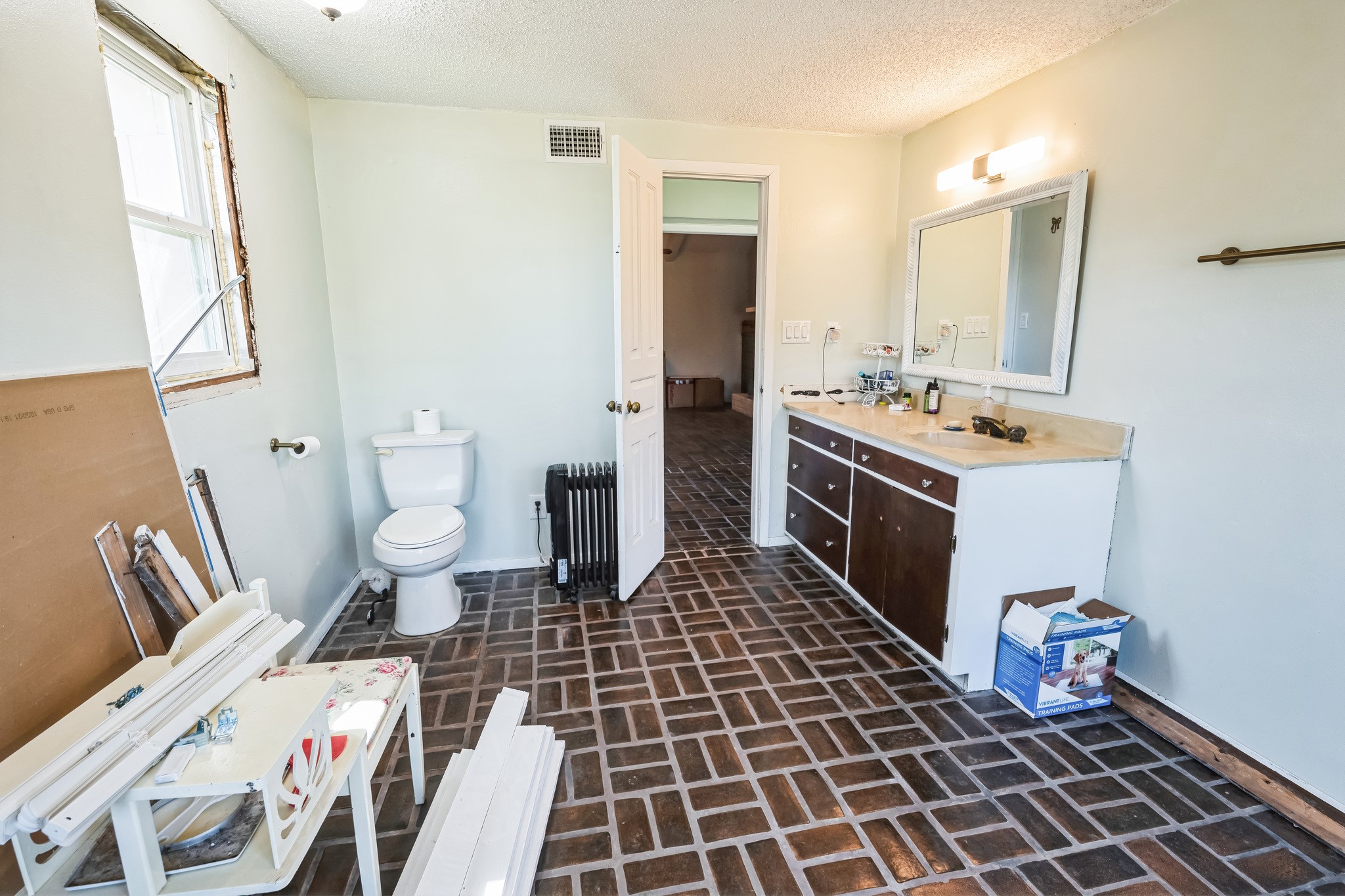 1587 E US Highway 80 S