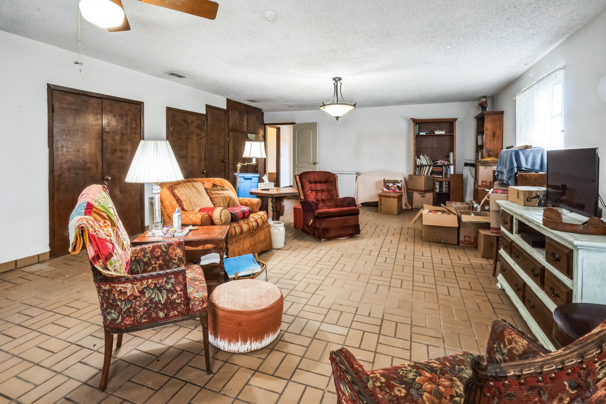 1587 E US Highway 80 S
