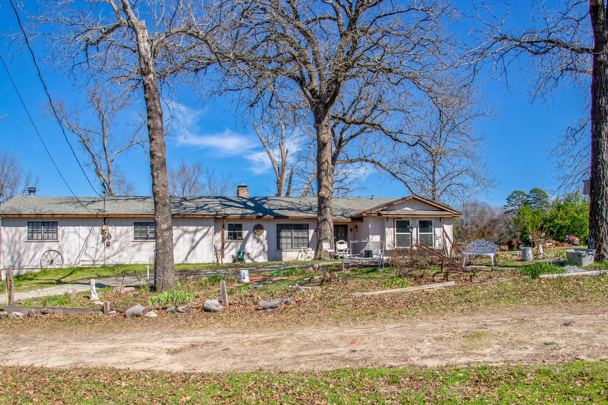 1587 E US Highway 80 S