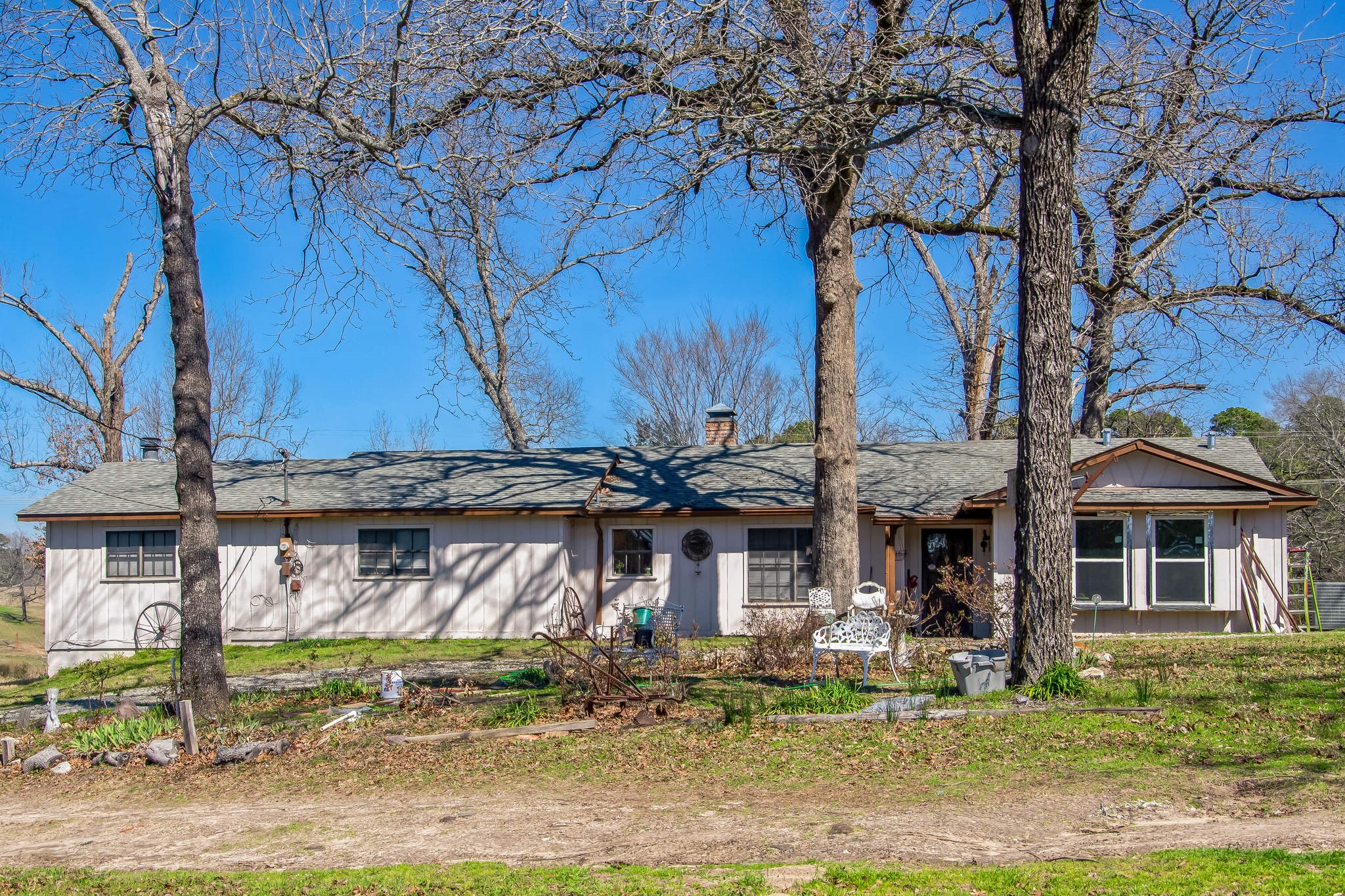 1587 E US Highway 80 S