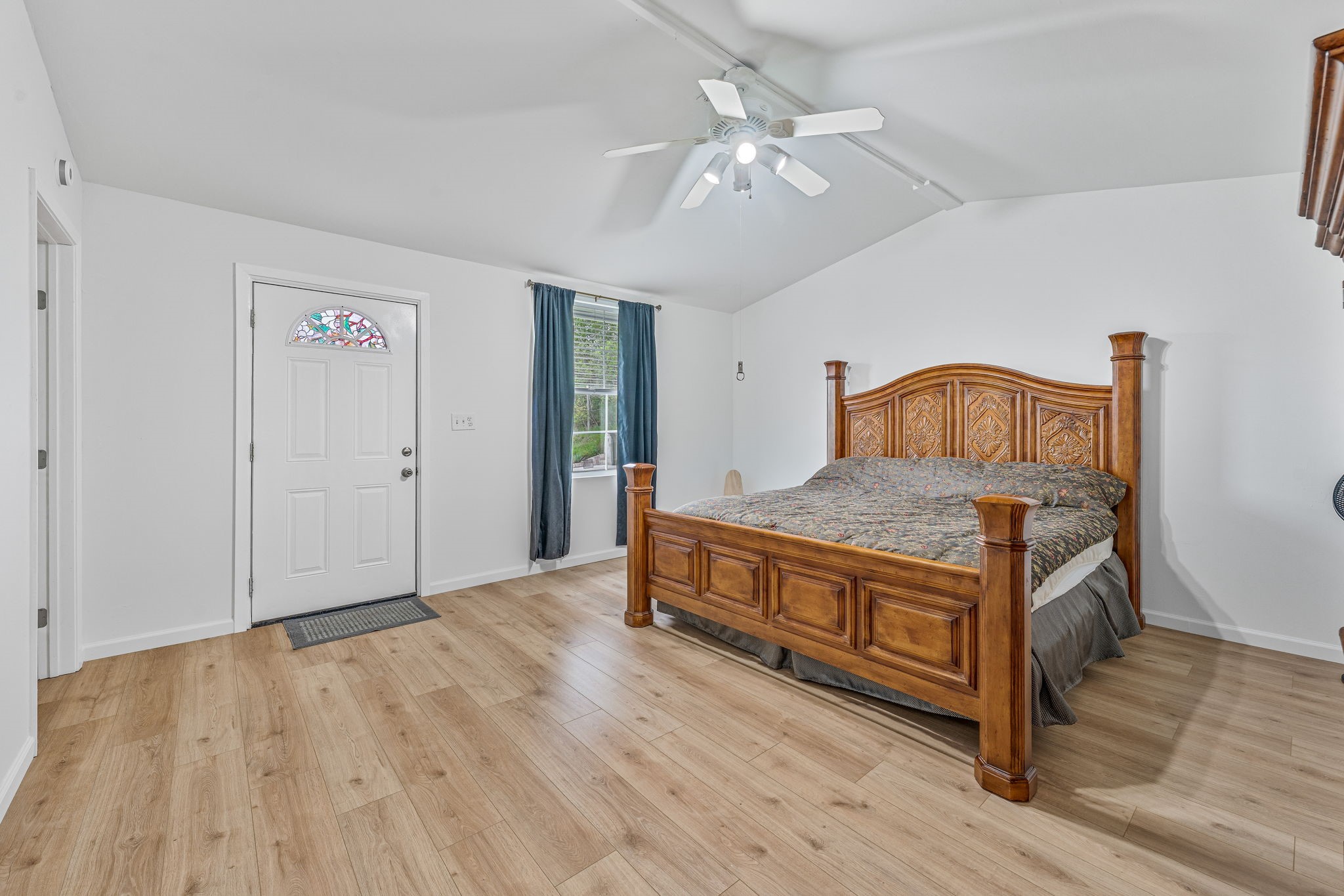 2807 Comanche Trail