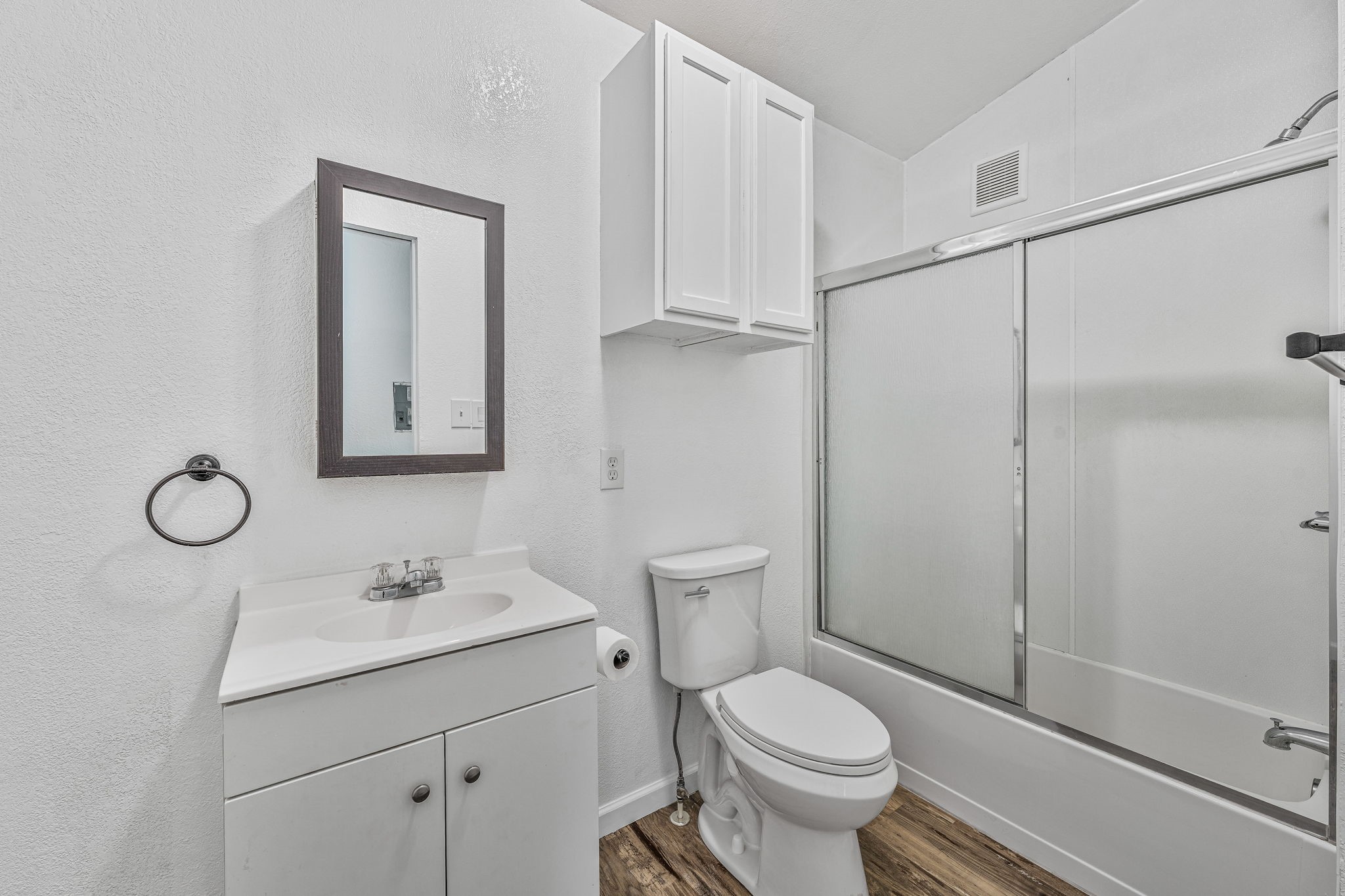 2807 Comanche Trail