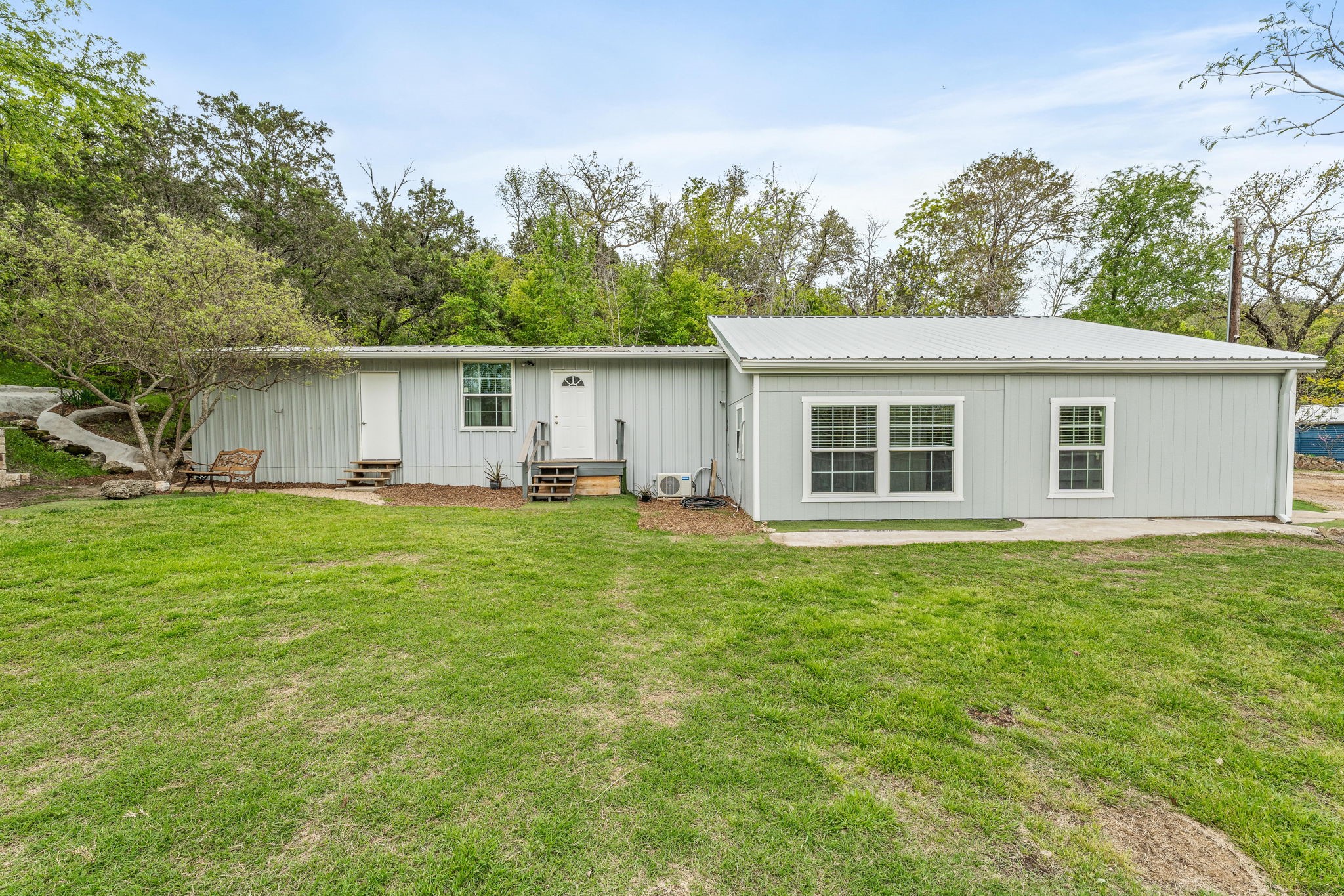 2807 Comanche Trail