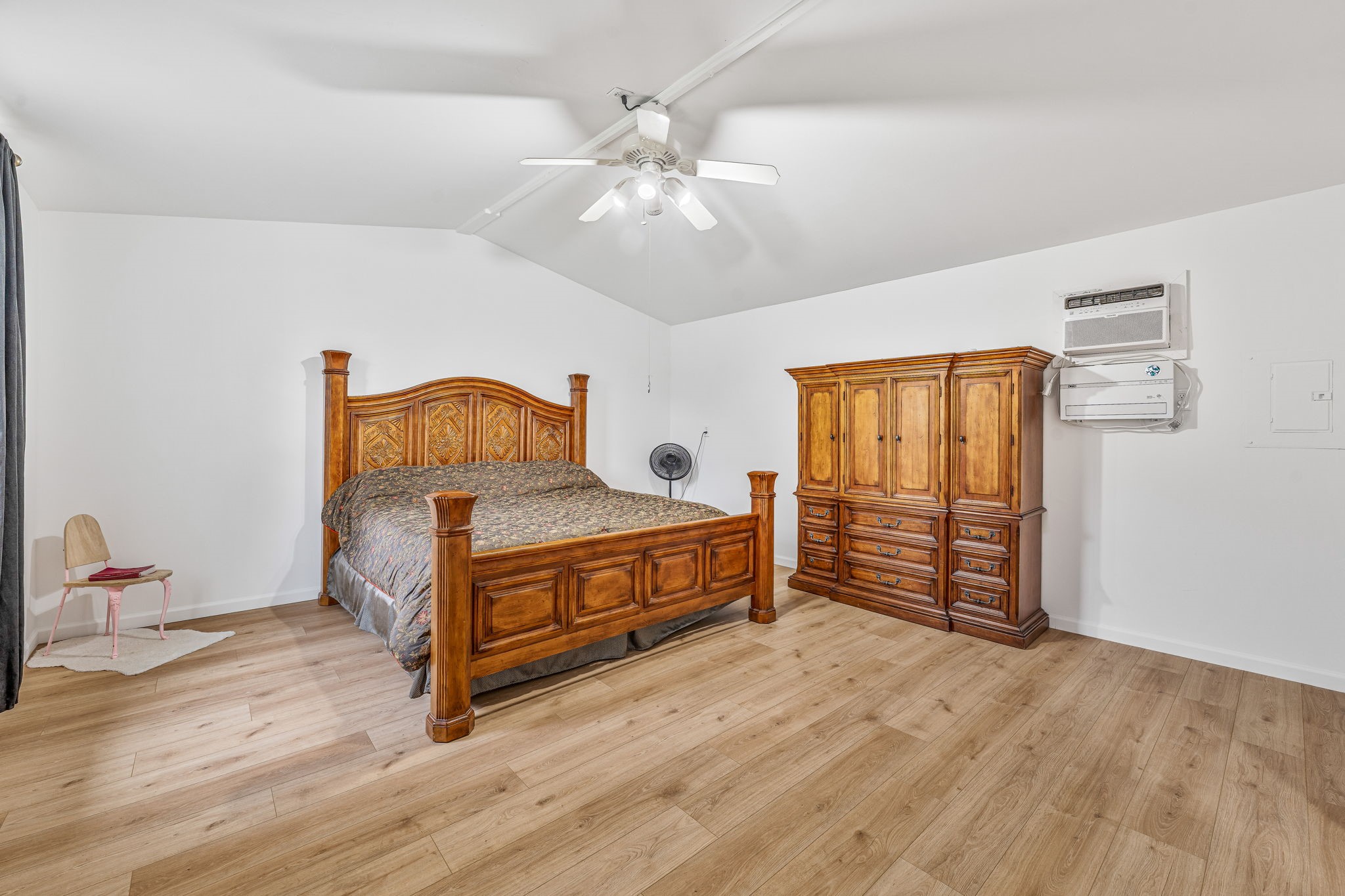 2807 Comanche Trail