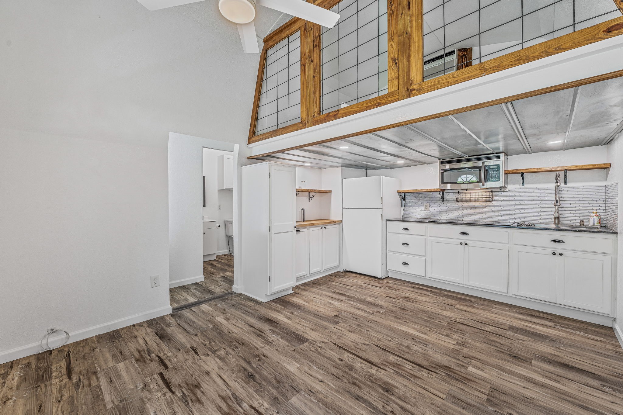 2807 Comanche Trail
