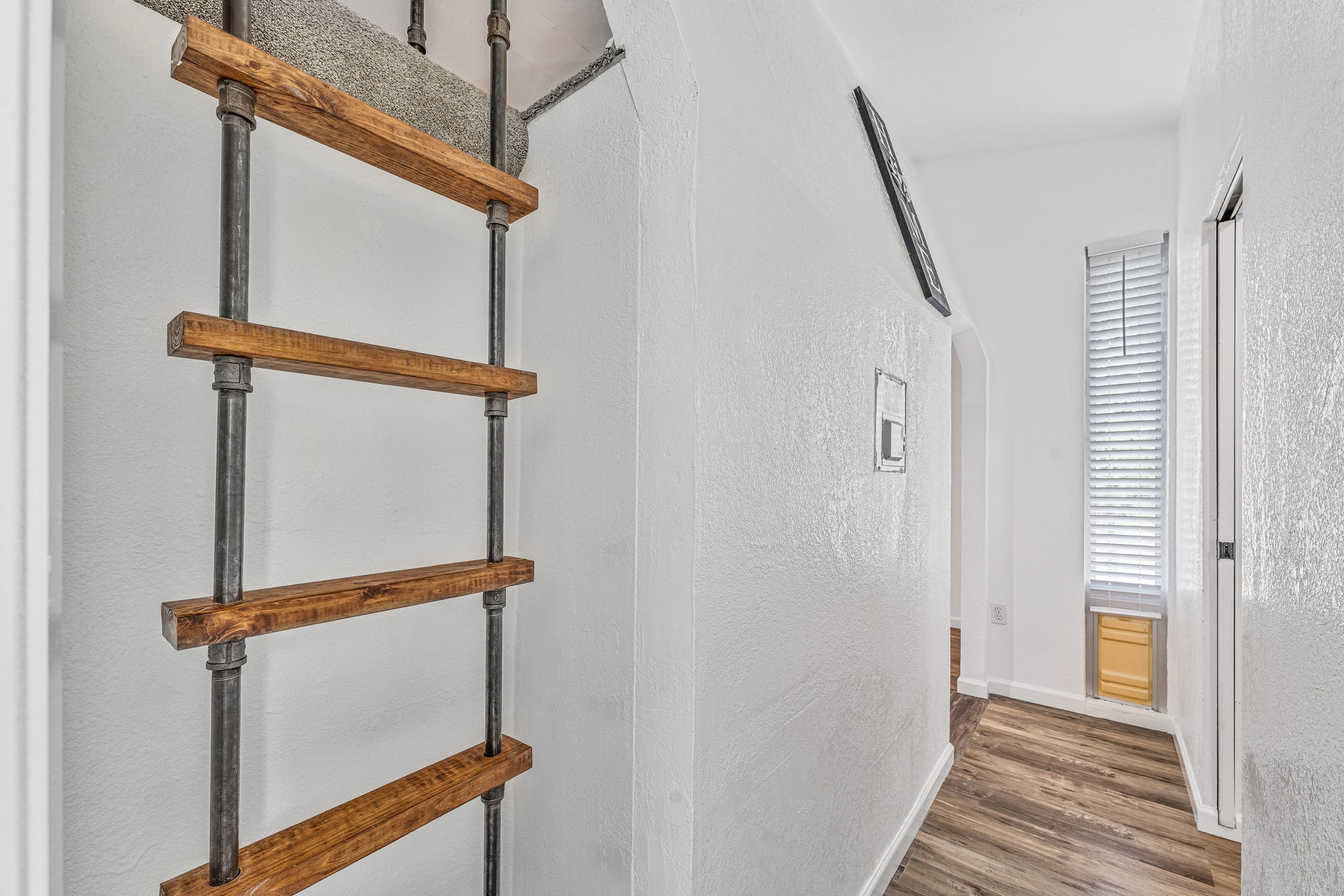 2807 Comanche Trail