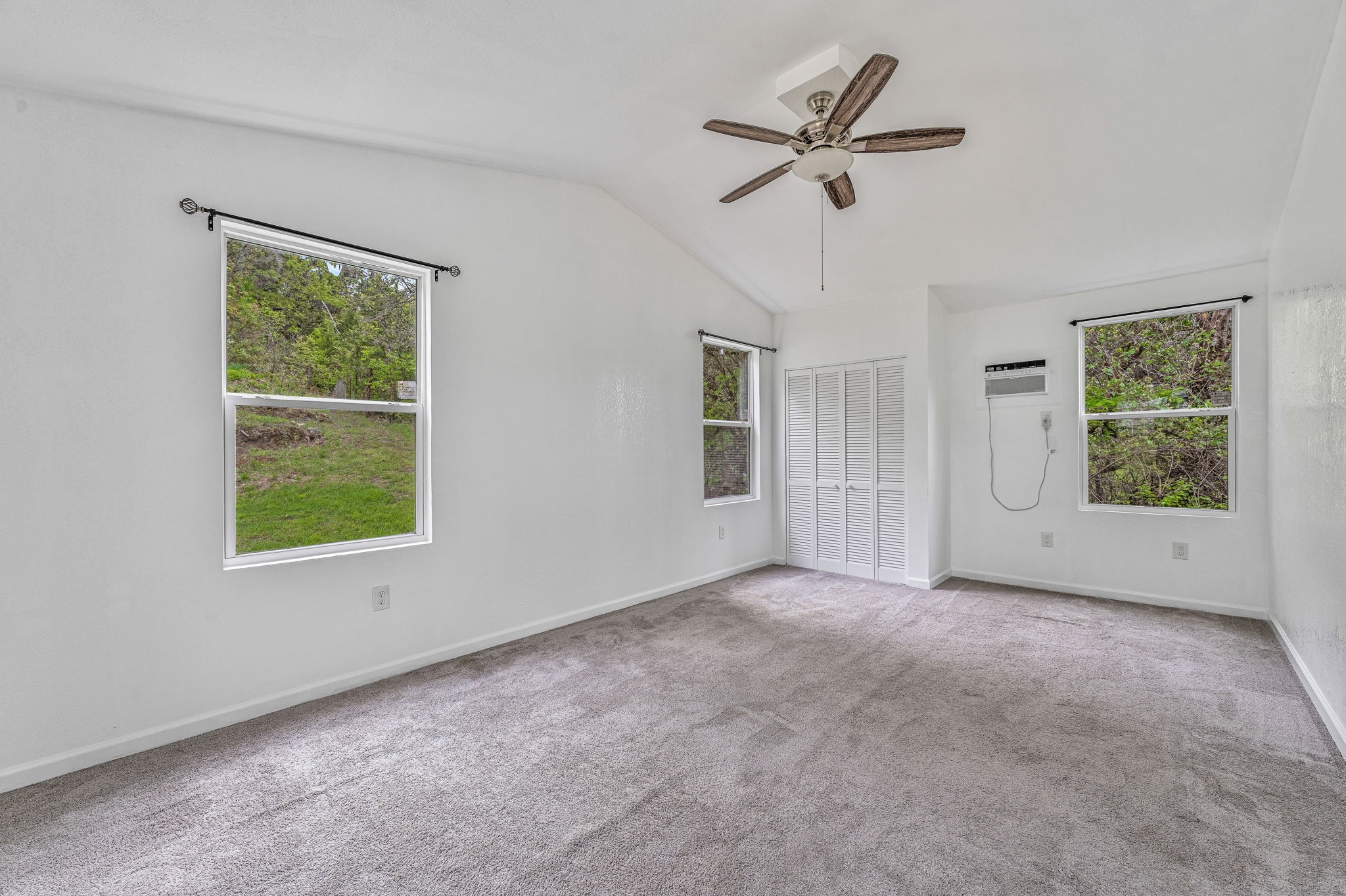 2807 Comanche Trail