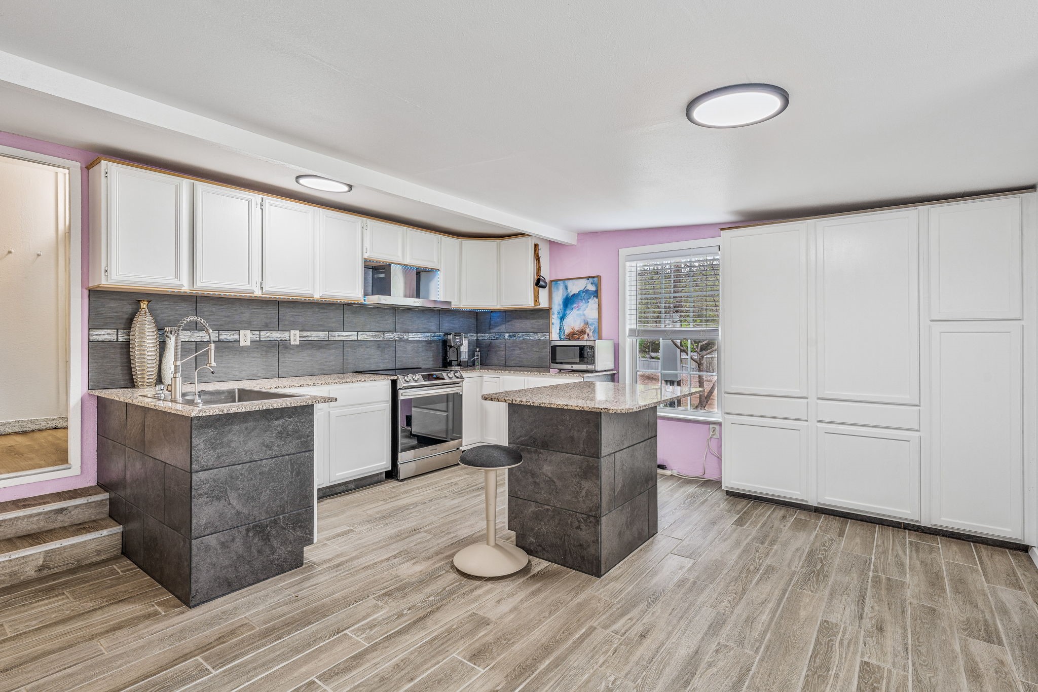 2807 Comanche Trail