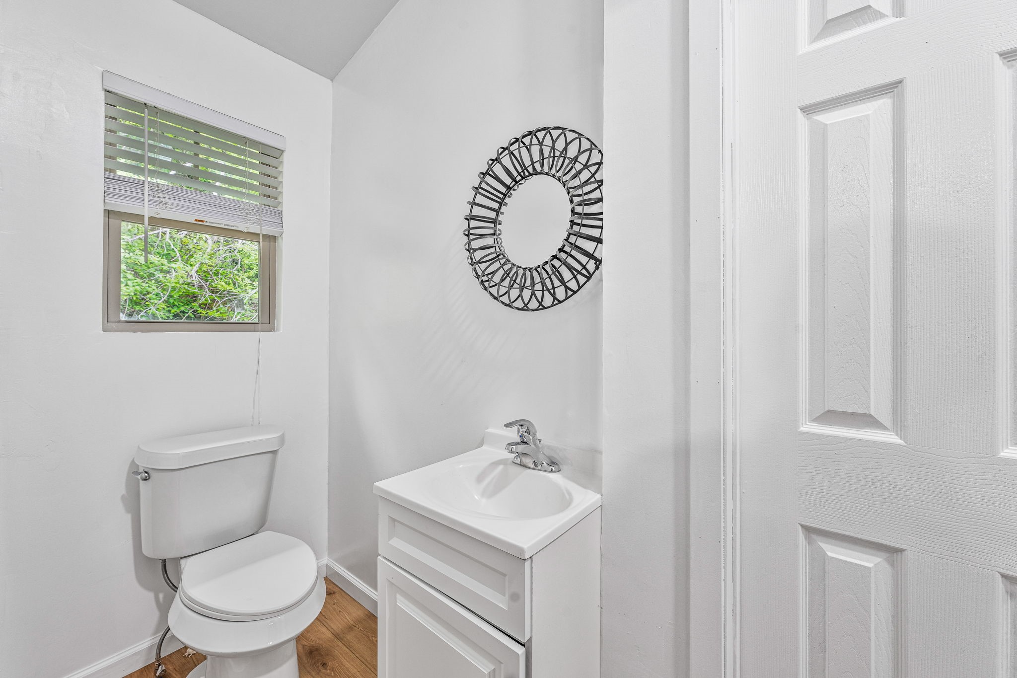 2807 Comanche Trail